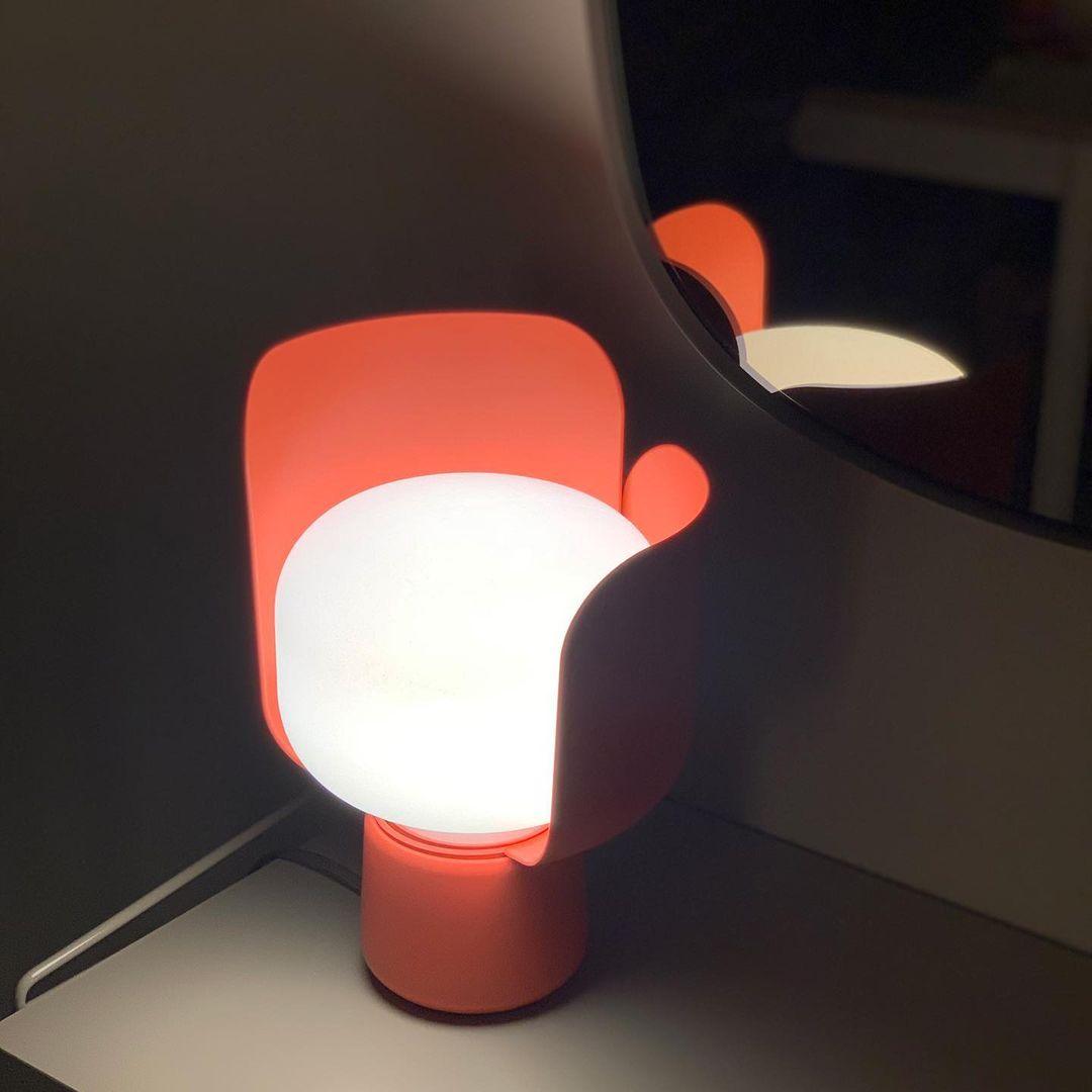 Modern Flower Petal Adjustable Accent Table Lamp for Bedroom and Living Room