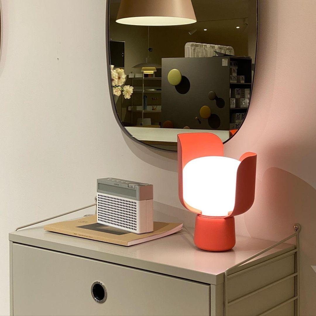 Modern Flower Petal Adjustable Accent Table Lamp for Bedroom and Living Room