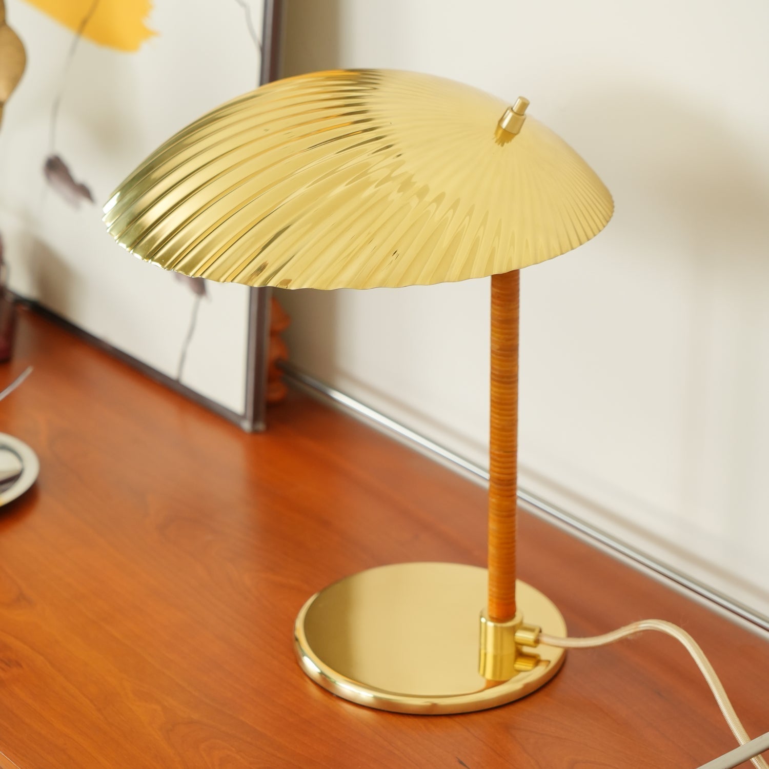 Sculptural Mid Century Modern Brass Shell Table Lamp for Bedside and Desk Lighting