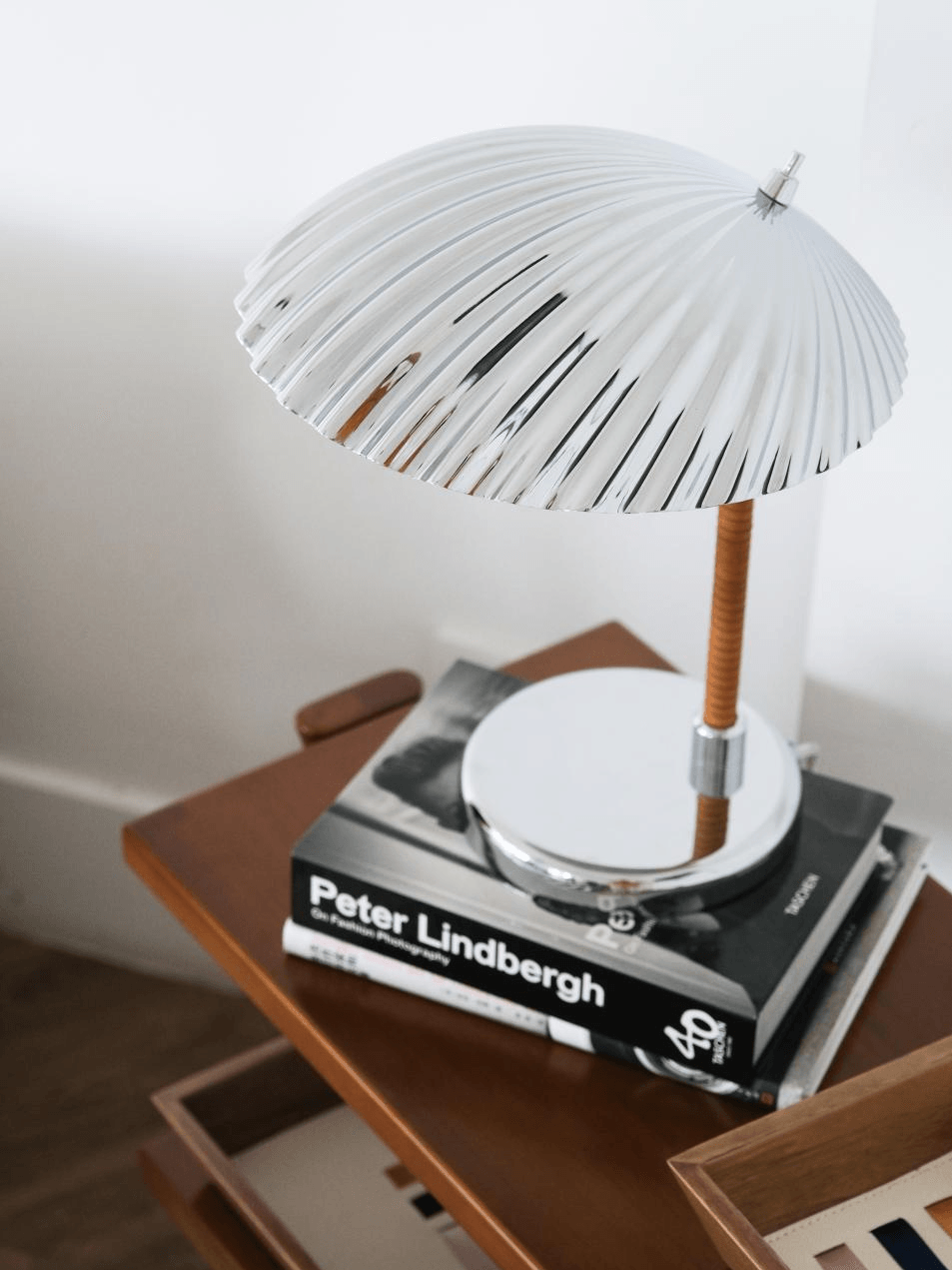 Sculptural Mid Century Modern Brass Shell Table Lamp for Bedside and Desk Lighting