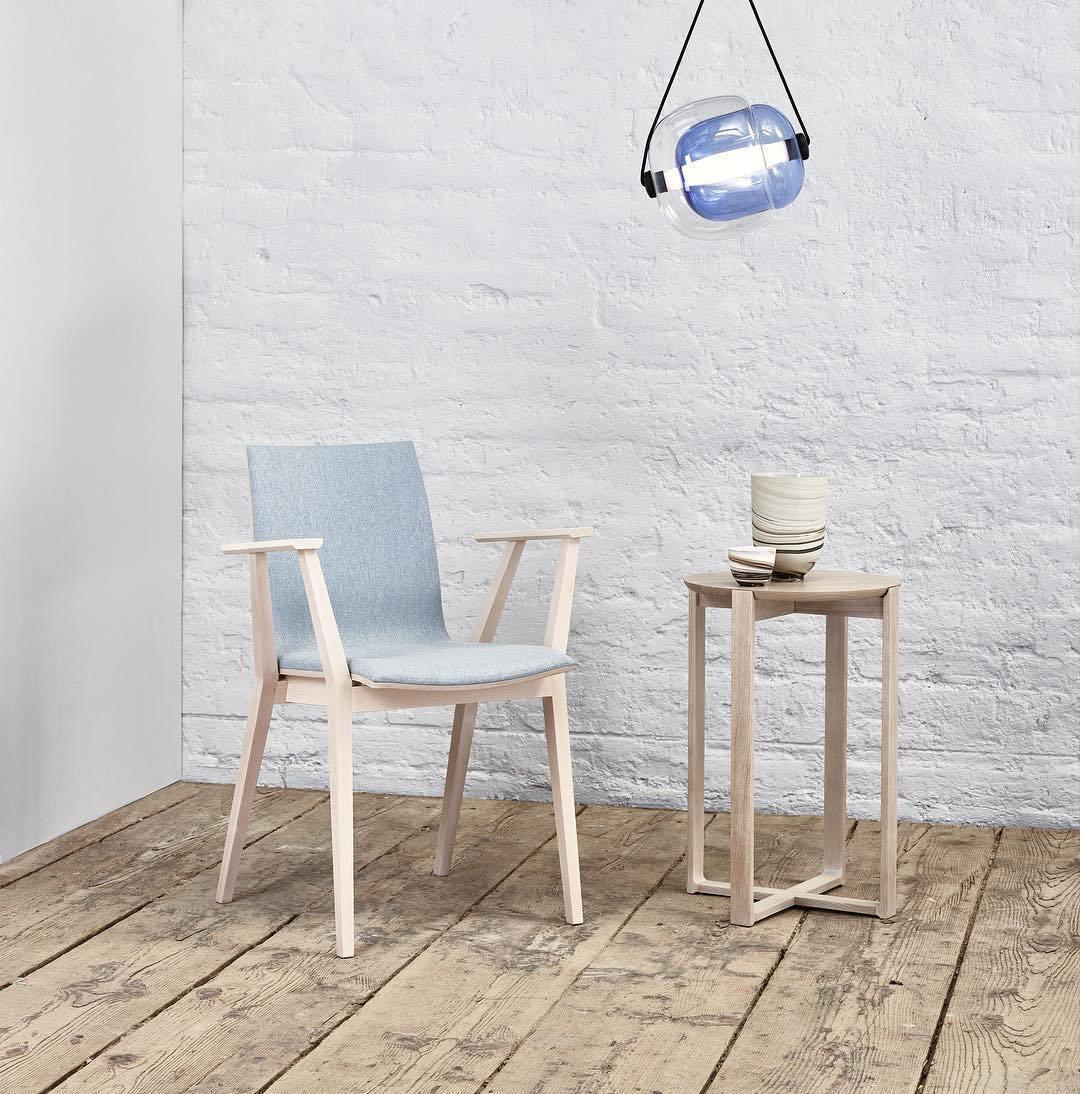 modern-capsula-layered-glass-led-pendant-light-for-contemporary-interior-lighting