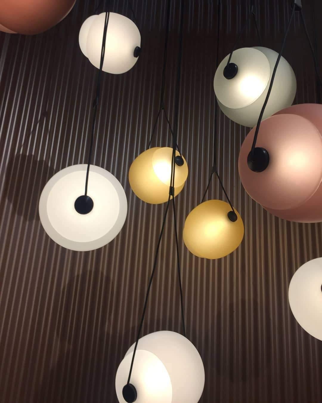 modern-capsula-layered-glass-led-pendant-light-for-contemporary-interior-lighting