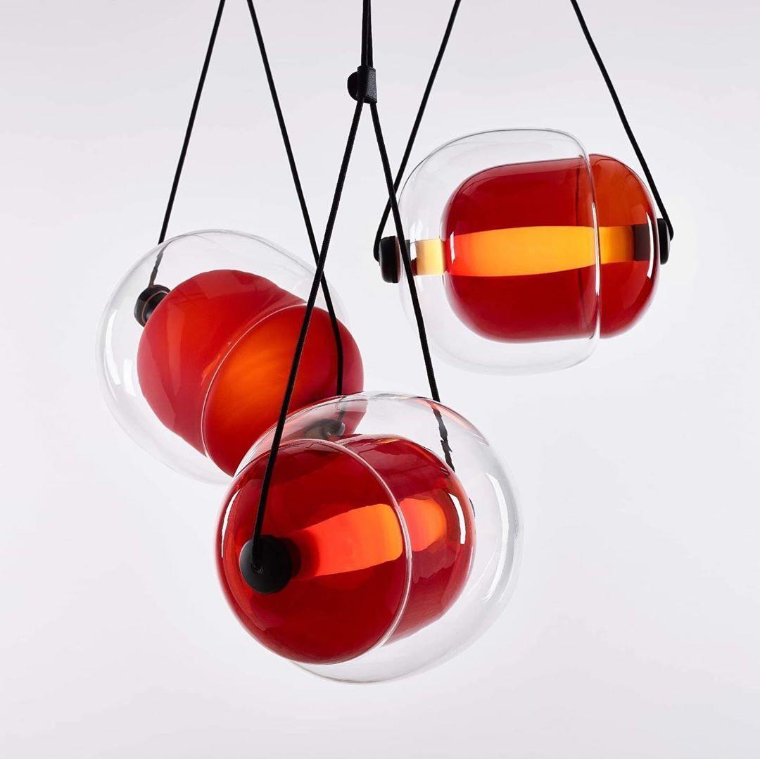 modern-capsula-layered-glass-led-pendant-light-for-contemporary-interior-lighting