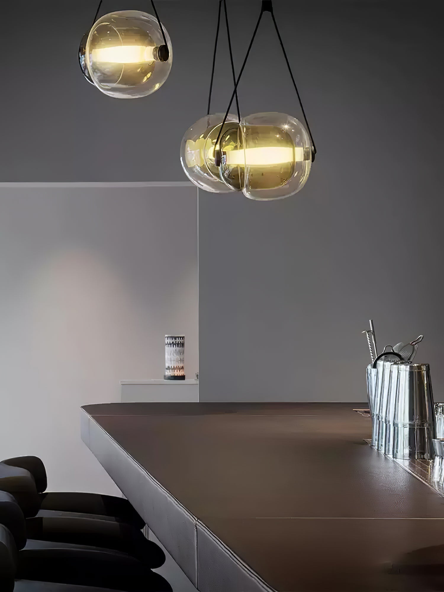 modern-capsula-layered-glass-led-pendant-light-for-contemporary-interior-lighting
