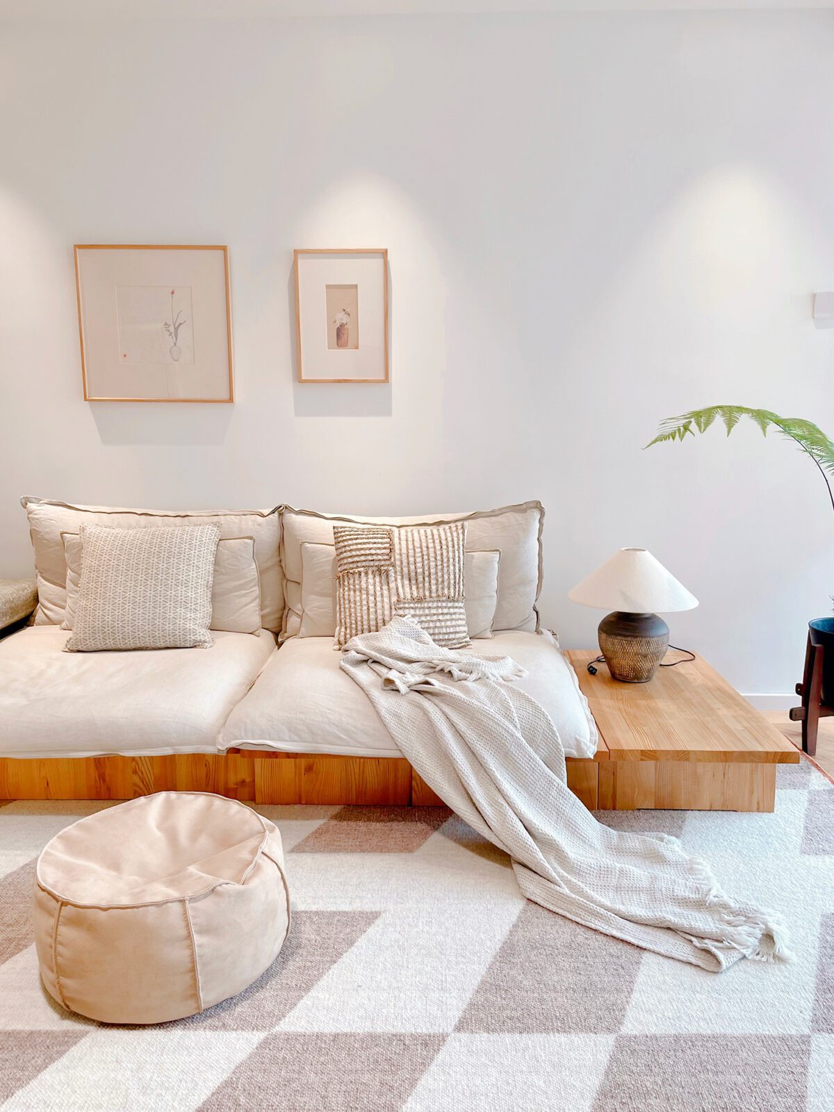 rustic-carved-ceramic-table-lamp-with-white-linen-drum-shade-and-handcrafted-earth-toned-finish
