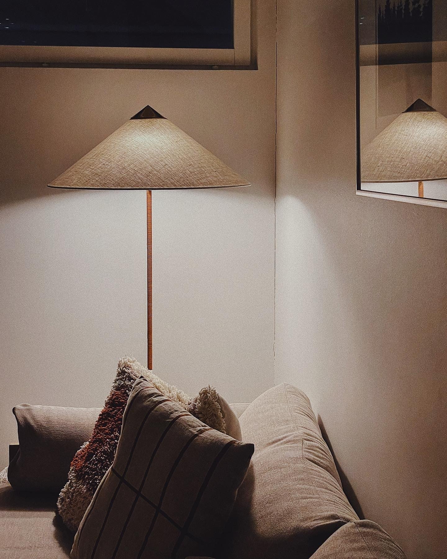 Mid Century Modern Rattan Stem Floor Lamp with Elegant Fabric Shade for Indoor Living Spaces