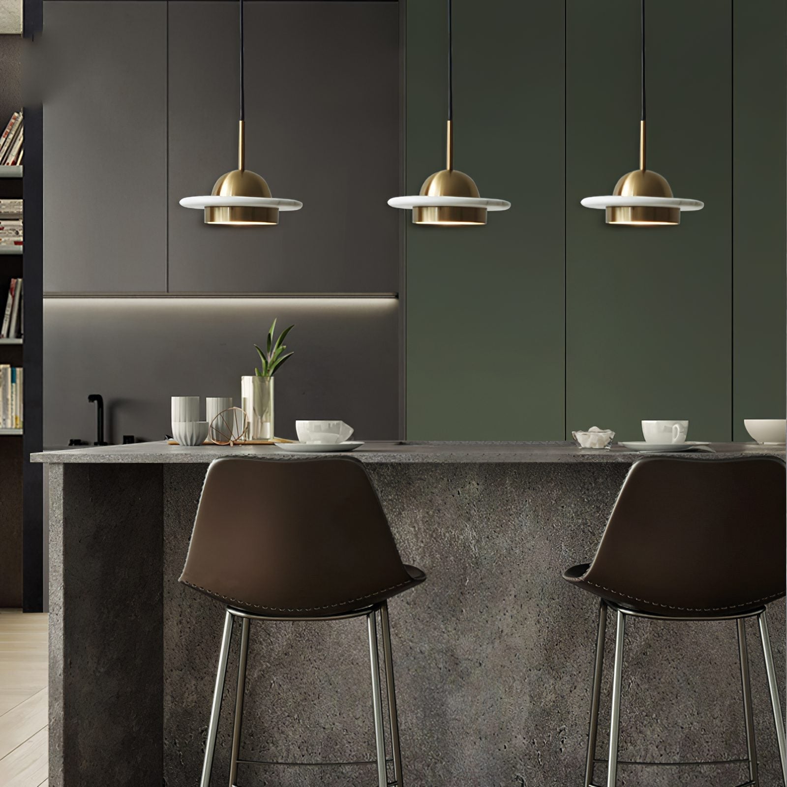 modern-gold-led-pendant-light-with-marble-accents-and-elegant-metal-disc-design