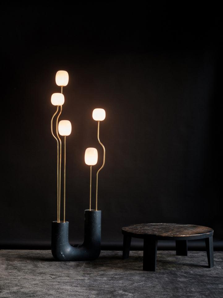 modern-comet-sculptural-floor-lamp-with-resin-and-metal-details-for-interior-lighting