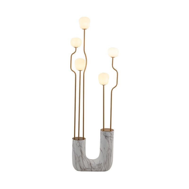 modern-comet-sculptural-floor-lamp-with-resin-and-metal-details-for-interior-lighting