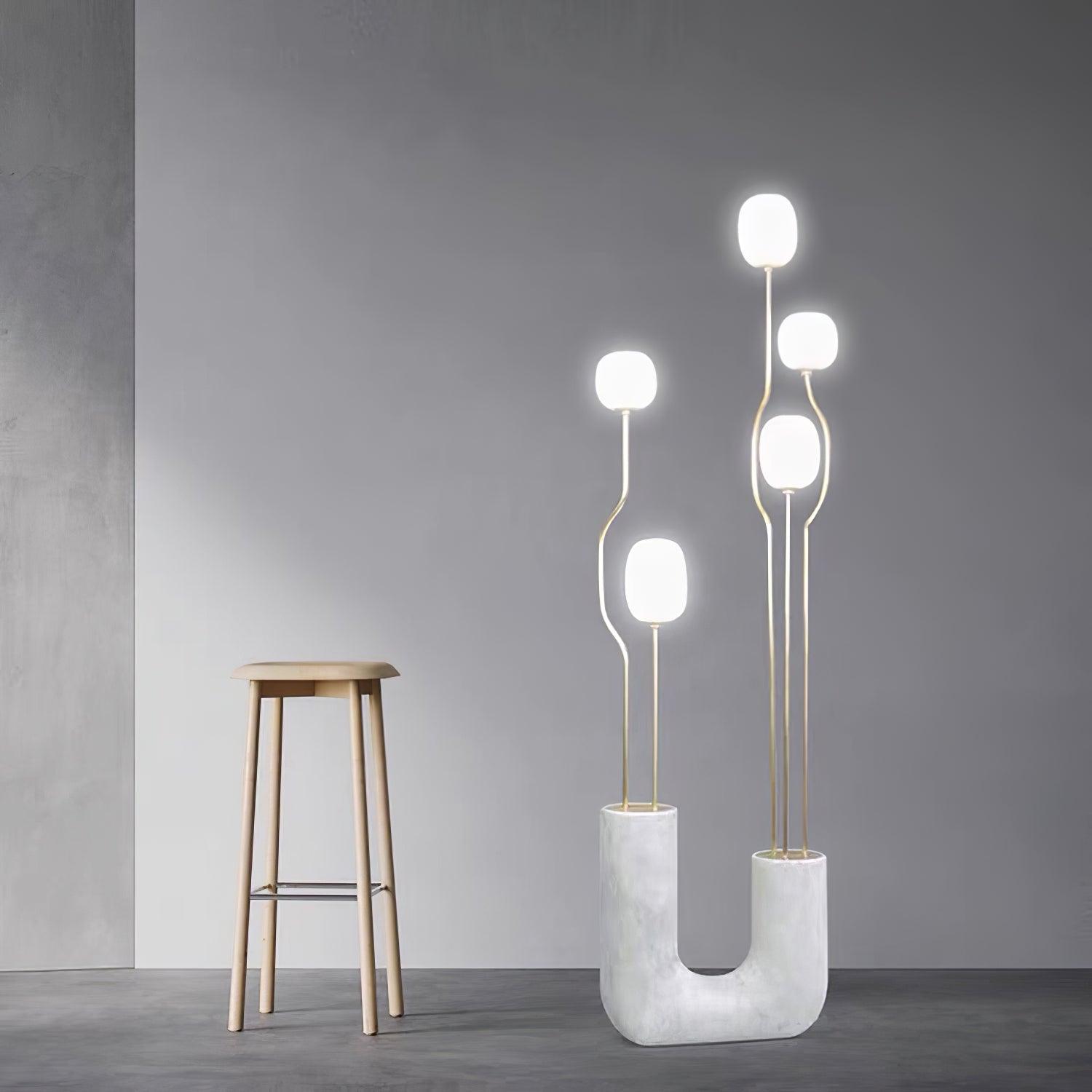 modern-comet-sculptural-floor-lamp-with-resin-and-metal-details-for-interior-lighting