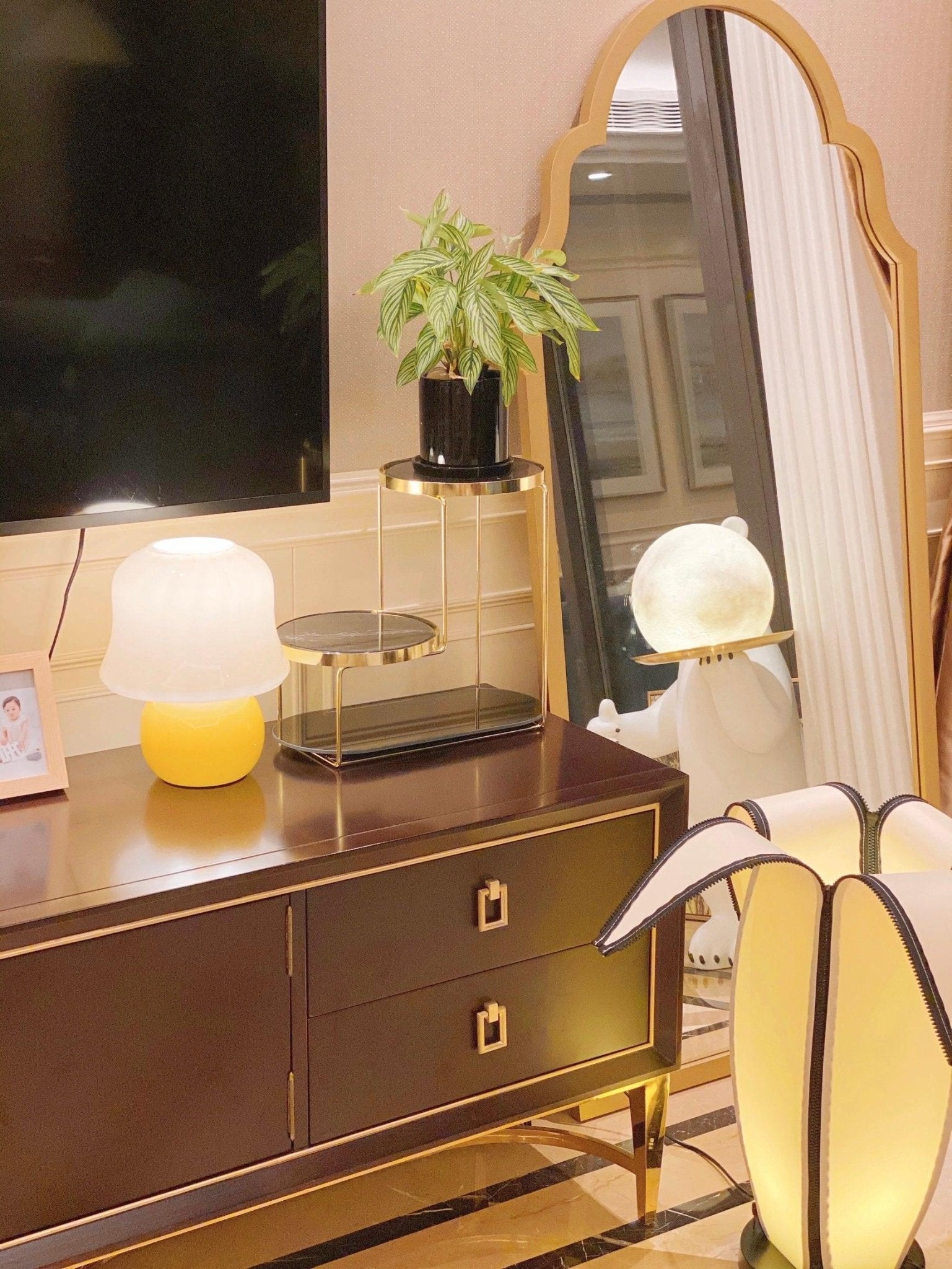Creamy Mushroom Pleated Glass Table Lamp for Bedroom and Living Room Accent Lighting