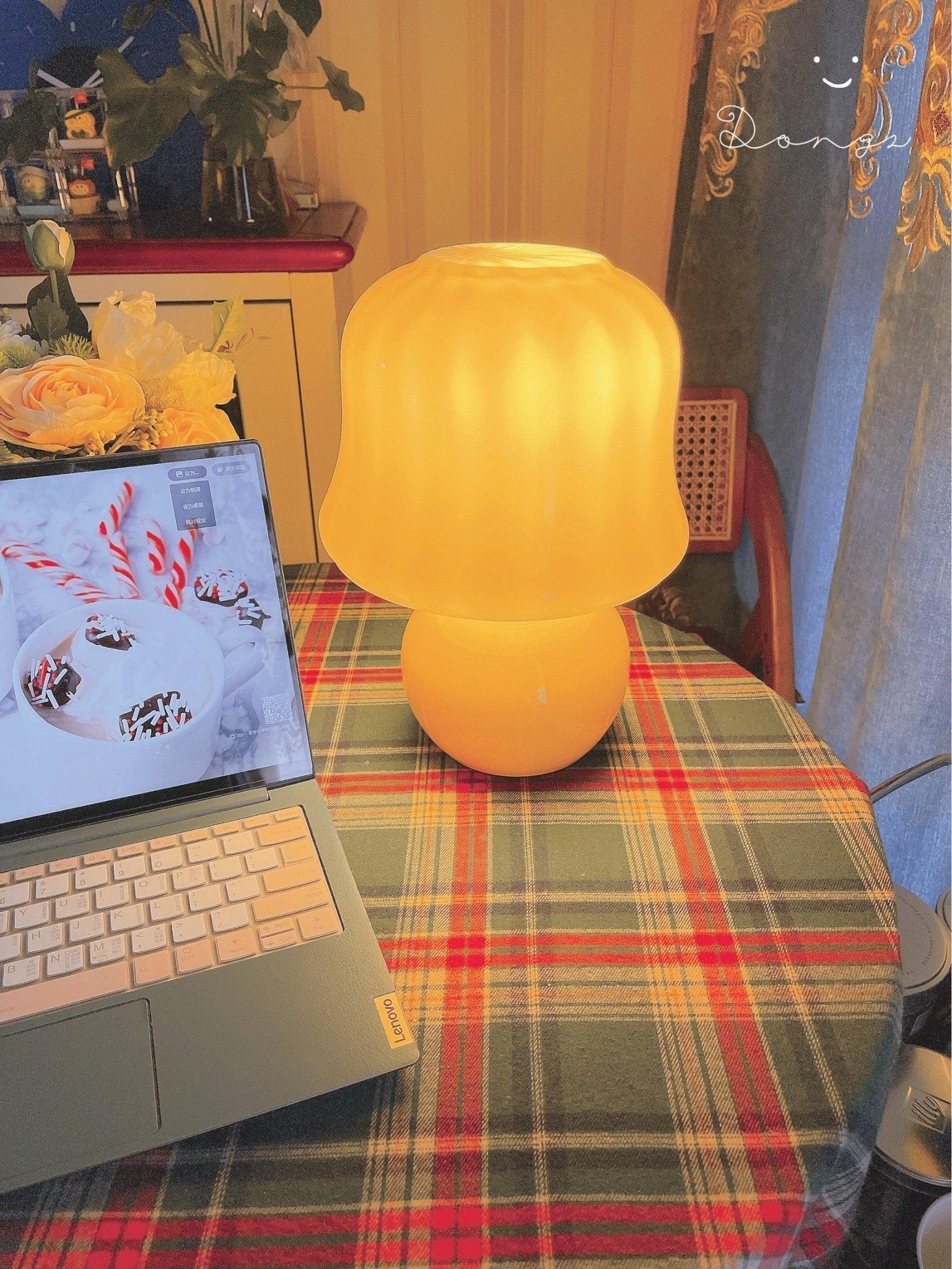 Creamy Mushroom Pleated Glass Table Lamp for Bedroom and Living Room Accent Lighting