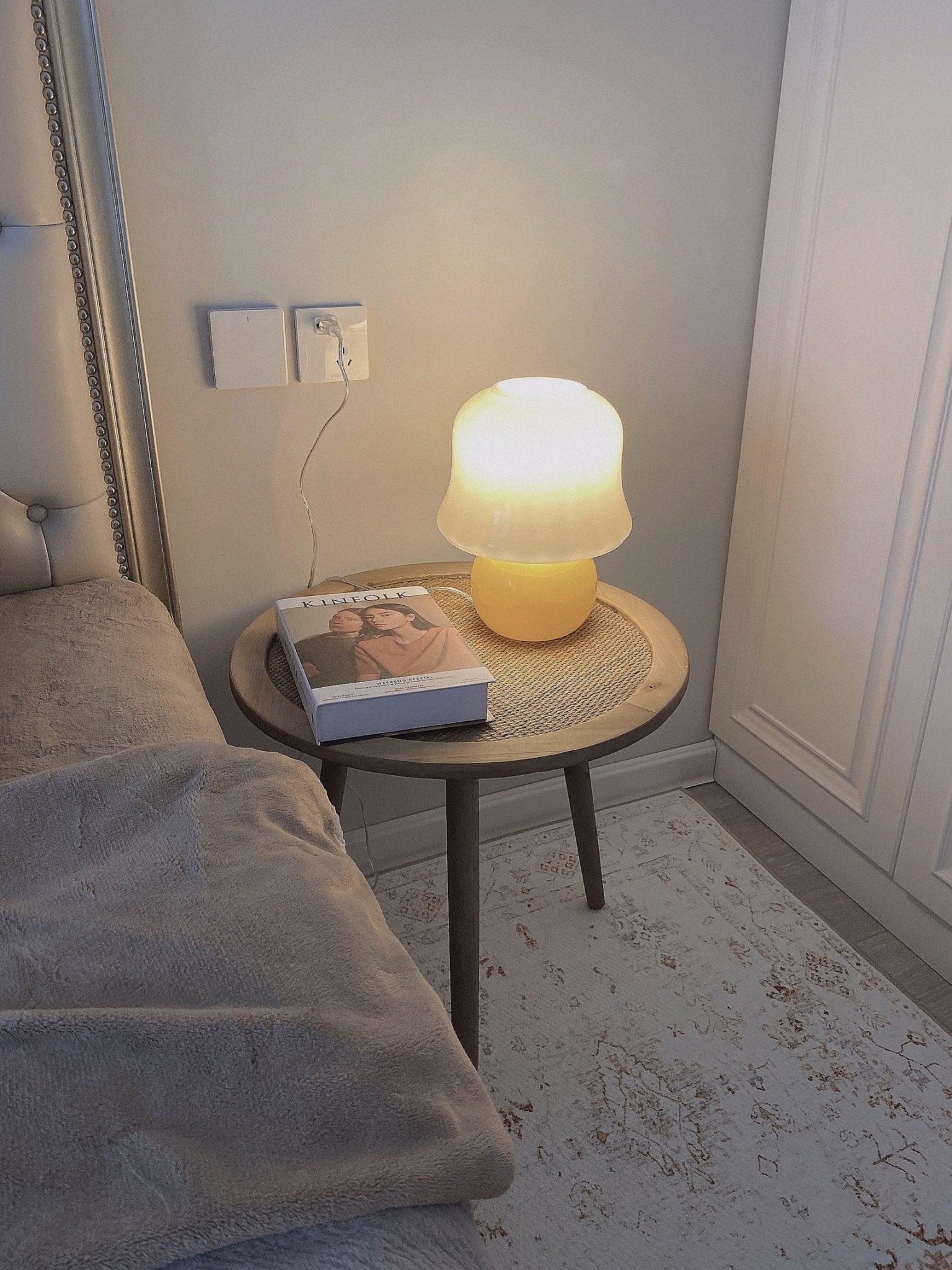Creamy Mushroom Pleated Glass Table Lamp for Bedroom and Living Room Accent Lighting
