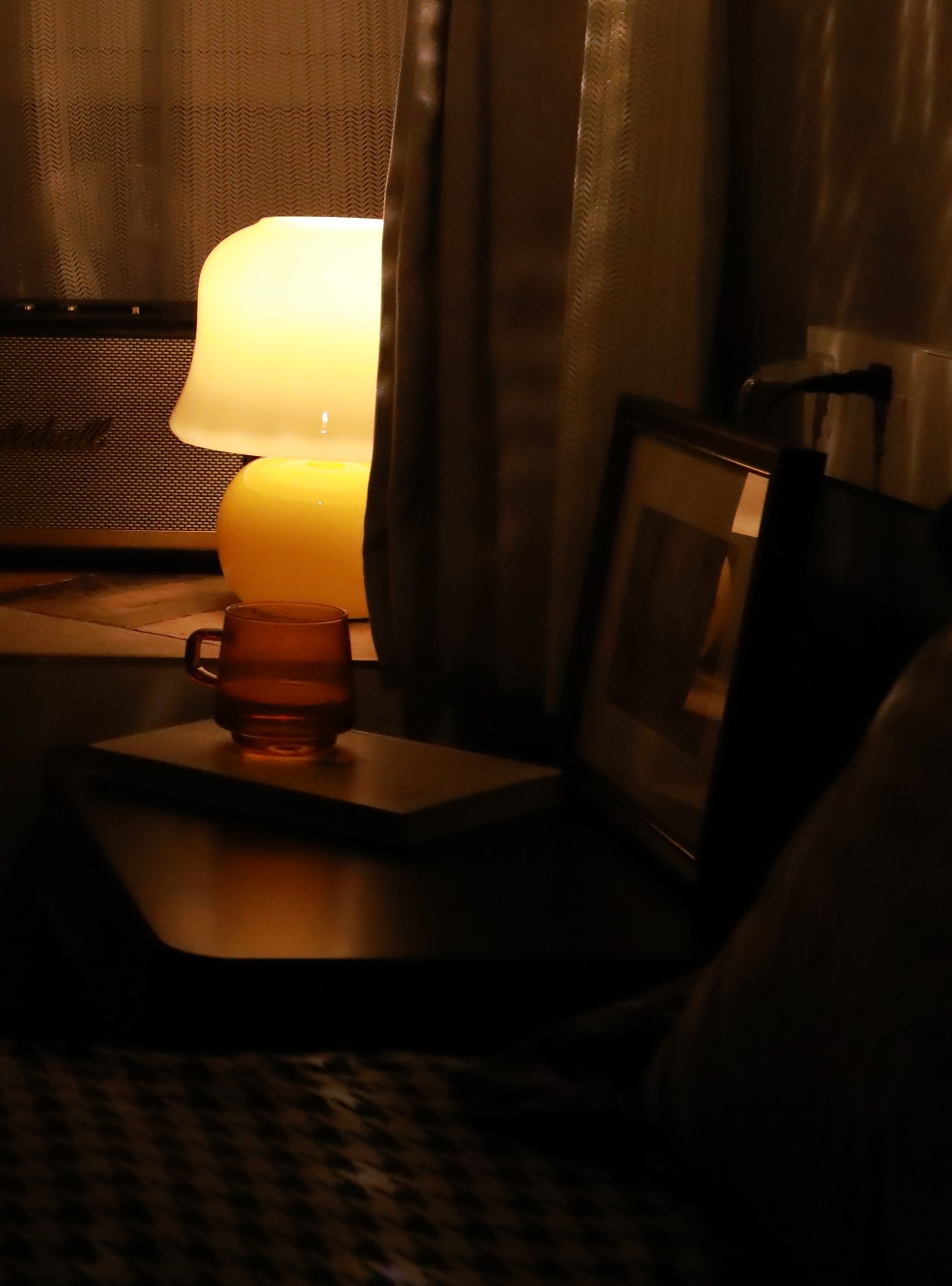 Creamy Mushroom Pleated Glass Table Lamp for Bedroom and Living Room Accent Lighting