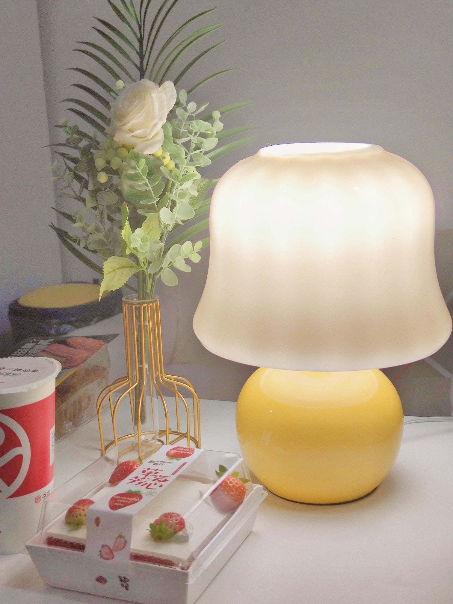 Creamy Mushroom Pleated Glass Table Lamp for Bedroom and Living Room Accent Lighting