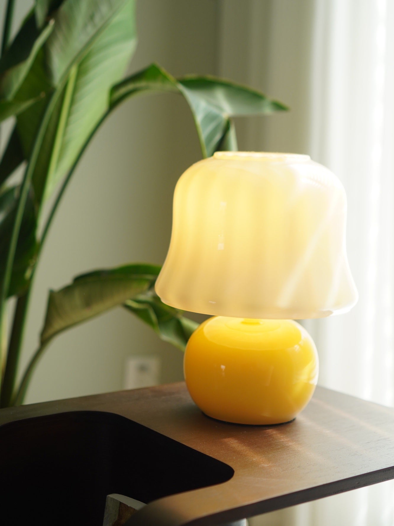 Creamy Mushroom Pleated Glass Table Lamp for Bedroom and Living Room Accent Lighting