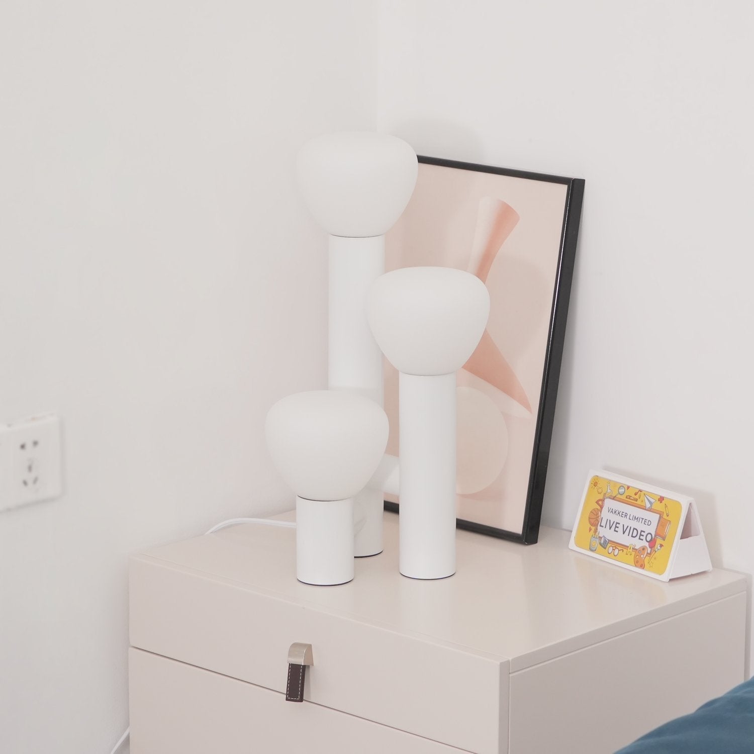 kienney-modern-metal-and-glass-table-lamp-for-living-room-and-bedroom-ambient-flashlight-style-desk-light