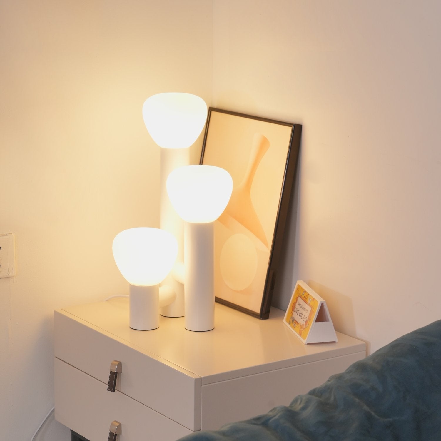 kienney-modern-metal-and-glass-table-lamp-for-living-room-and-bedroom-ambient-flashlight-style-desk-light