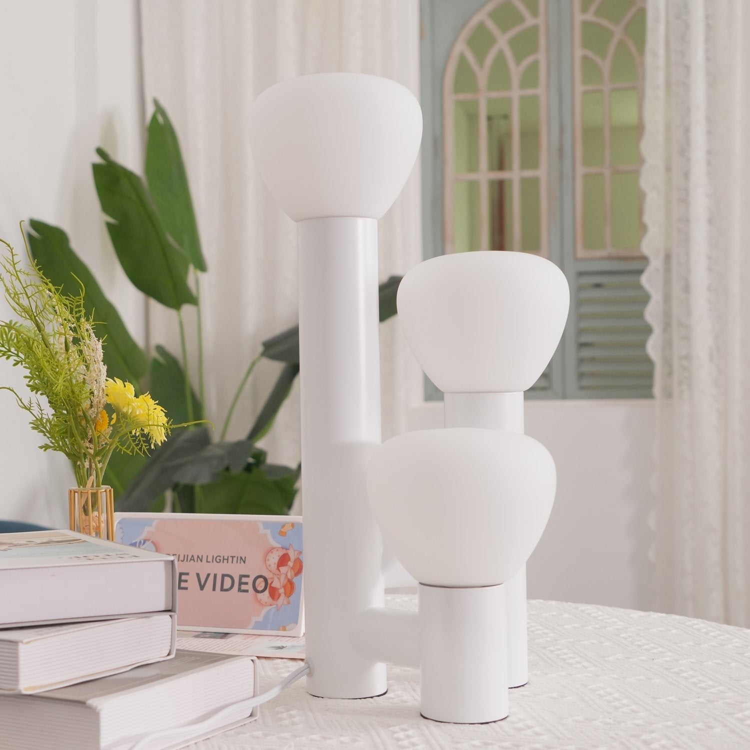 kienney-modern-metal-and-glass-table-lamp-for-living-room-and-bedroom-ambient-flashlight-style-desk-light