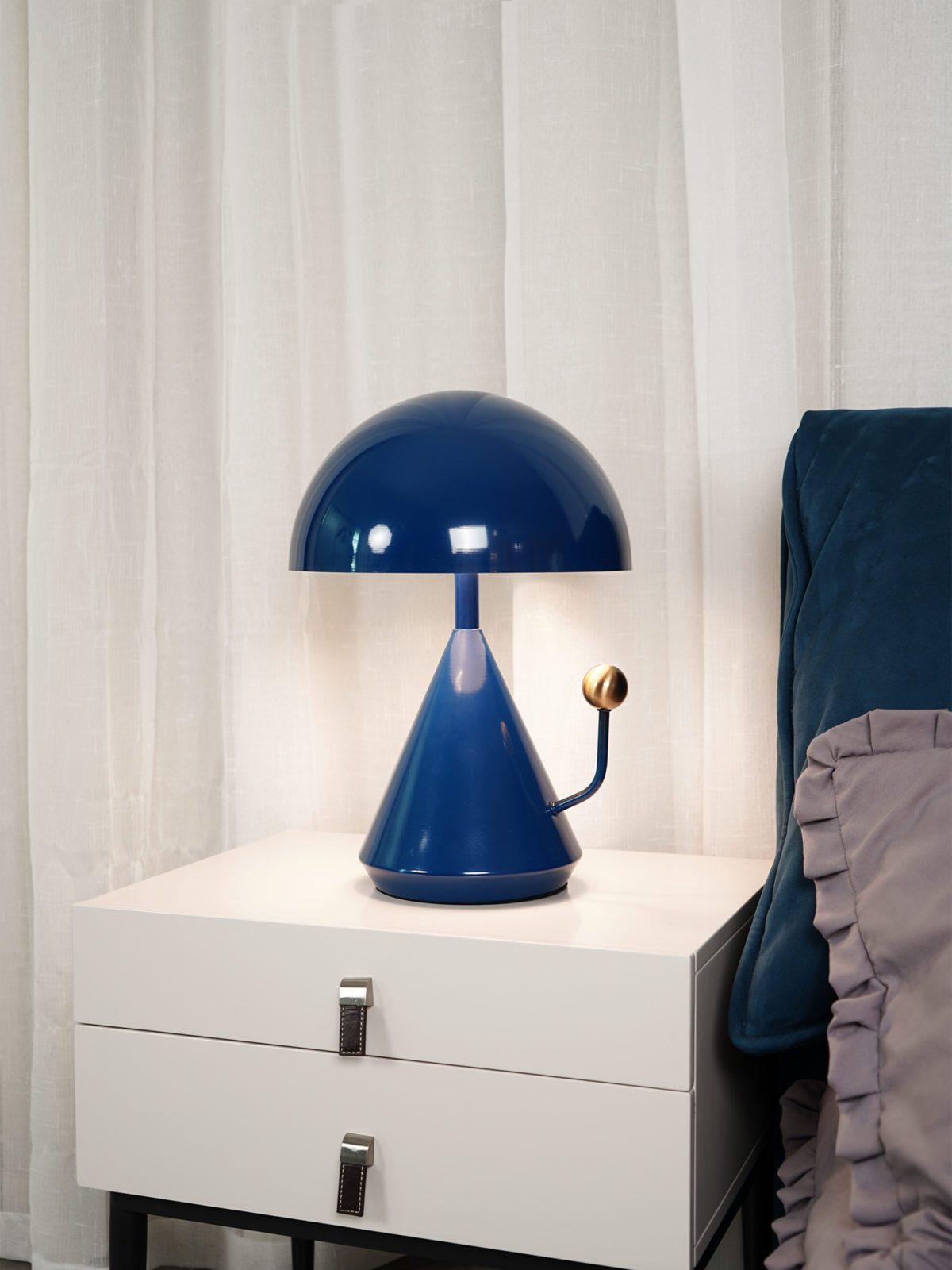 modern-geometric-pyramid-metal-table-lamp-with-dome-shade-for-living-room