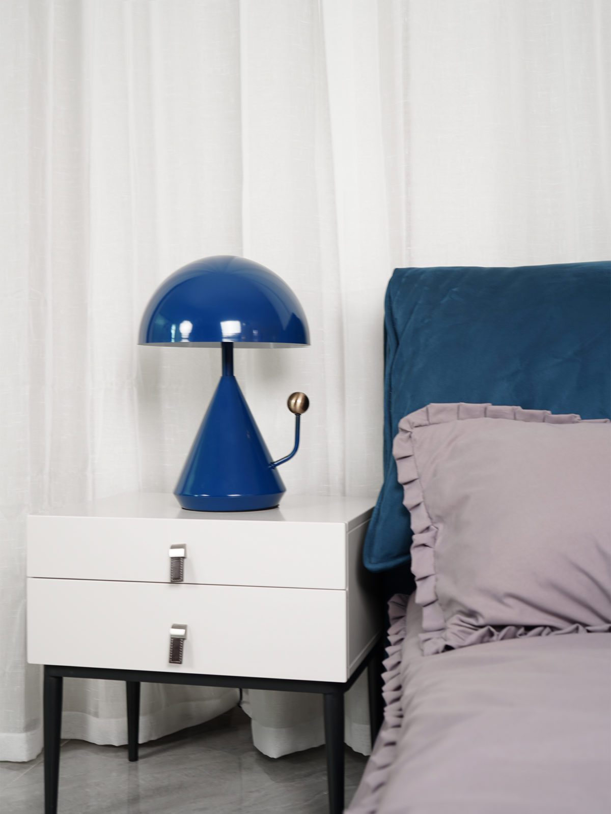 modern-geometric-pyramid-metal-table-lamp-with-dome-shade-for-living-room