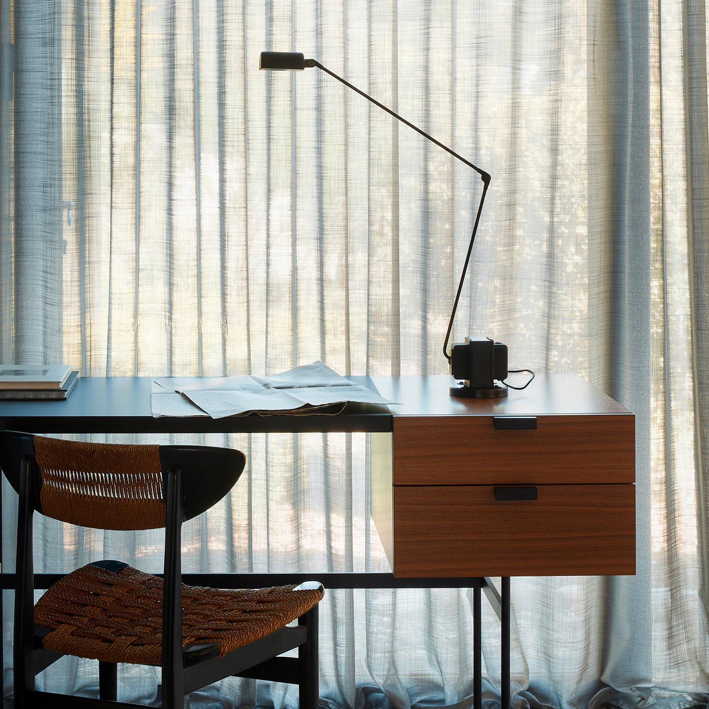 Dynamo Minimalist Adjustable LED Table Lamp Rotating Metal Desk Light for Modern Bedroom Office