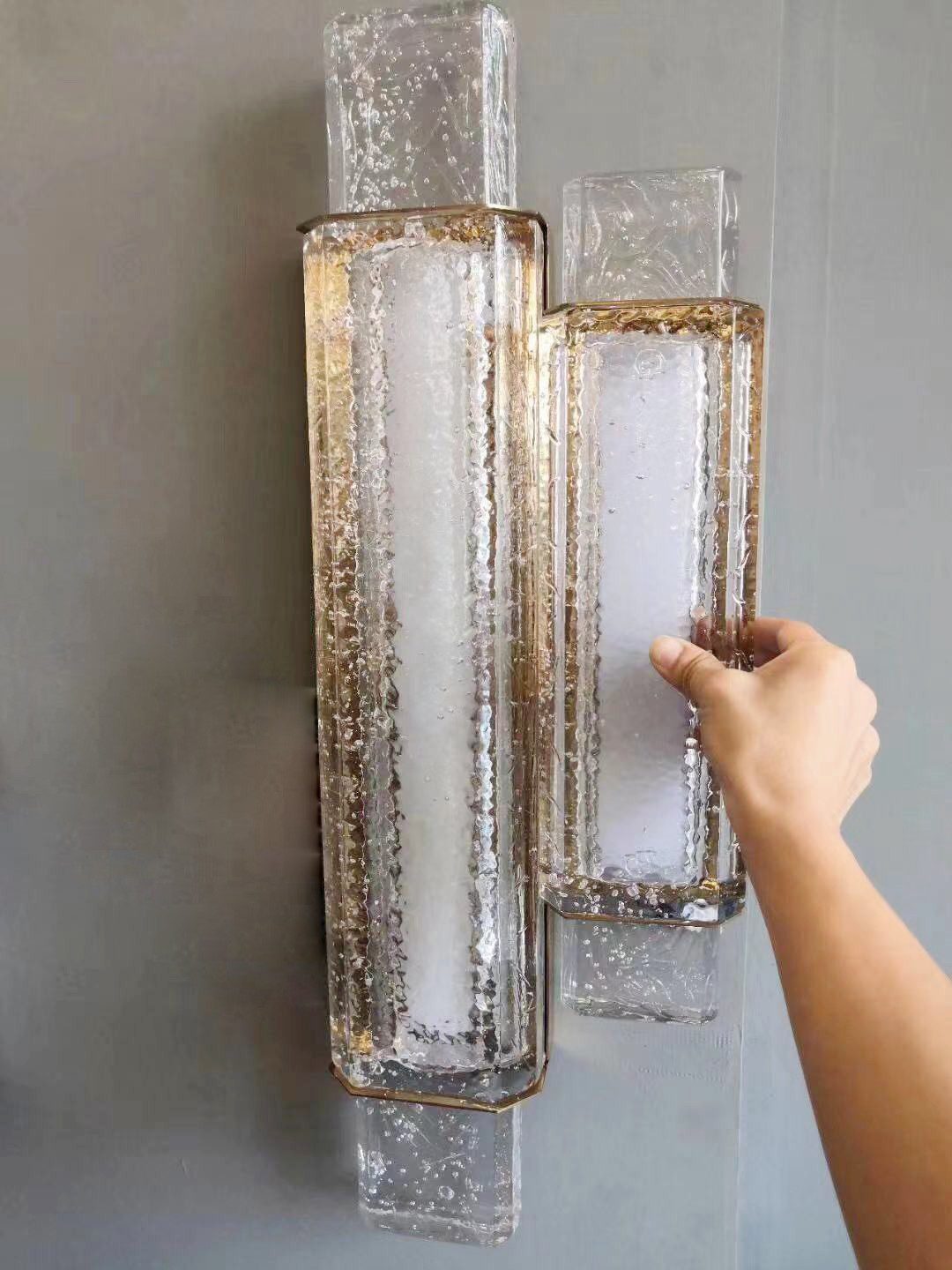 modern-bubble-glass-wall-sconce-with-gold-finish-integrated-led-indoor-lighting
