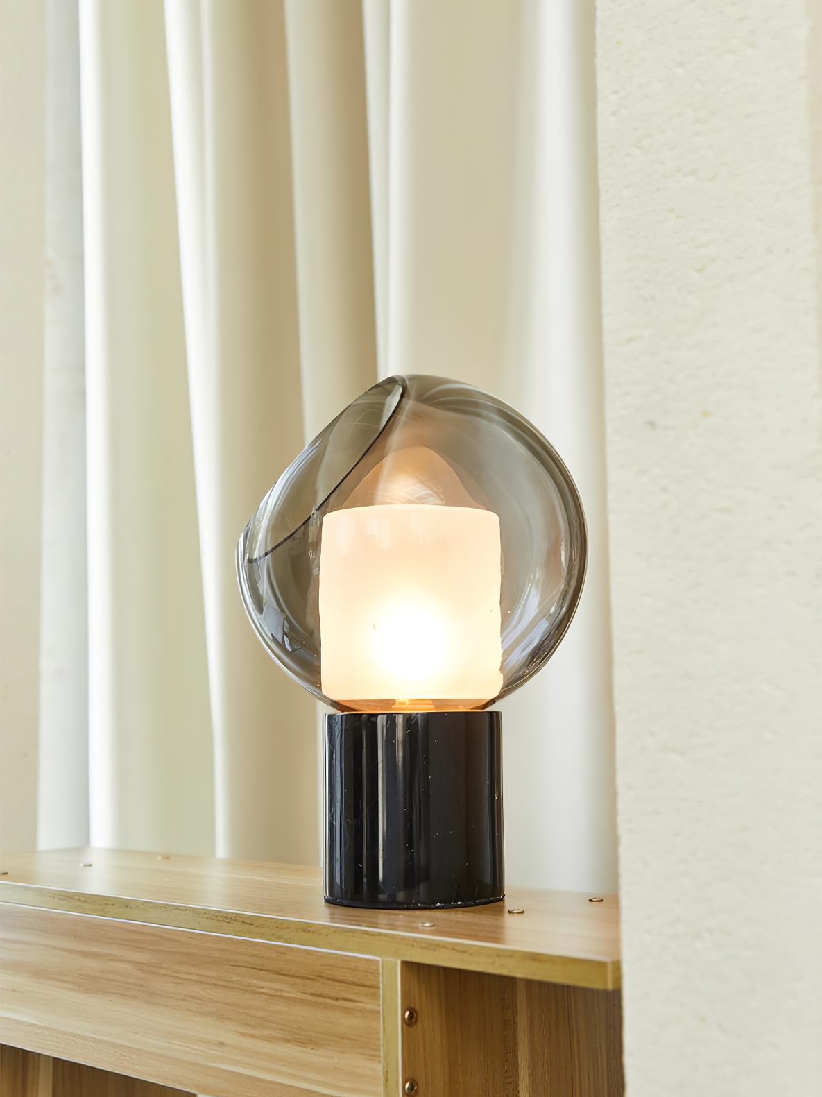 mid-century-scandinavian-evedal-domed-glass-table-lamp-with-stained-glass-shade