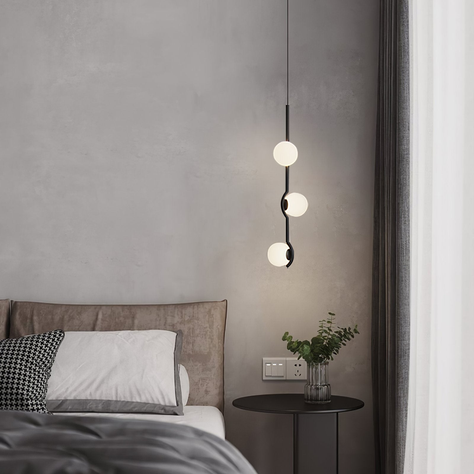 modern-metal-and-glass-globe-pendant-light-for-dining-room-in-gold-and-black-finish