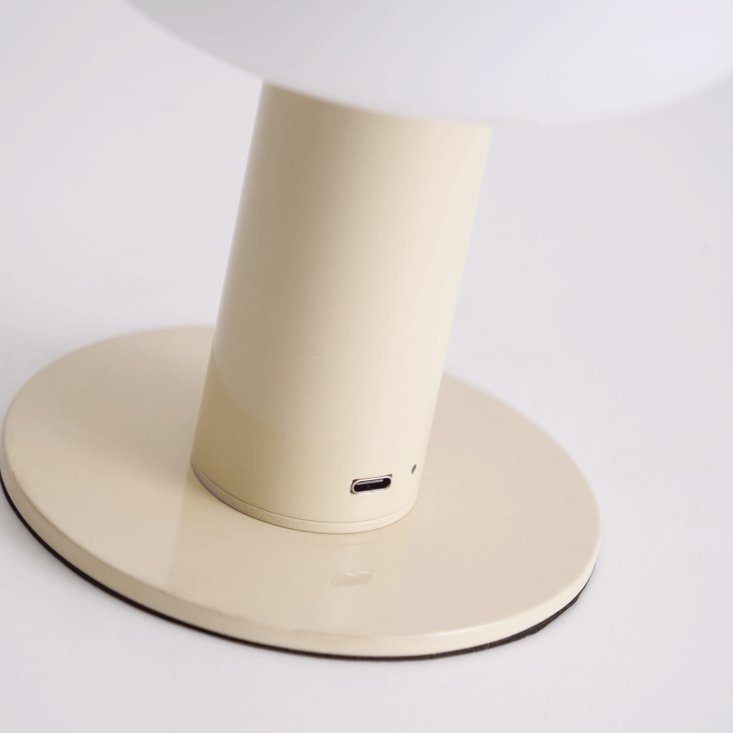 modern-drome-sculptural-glass-led-table-lamp-with-touch-switch-for-bedside-decor