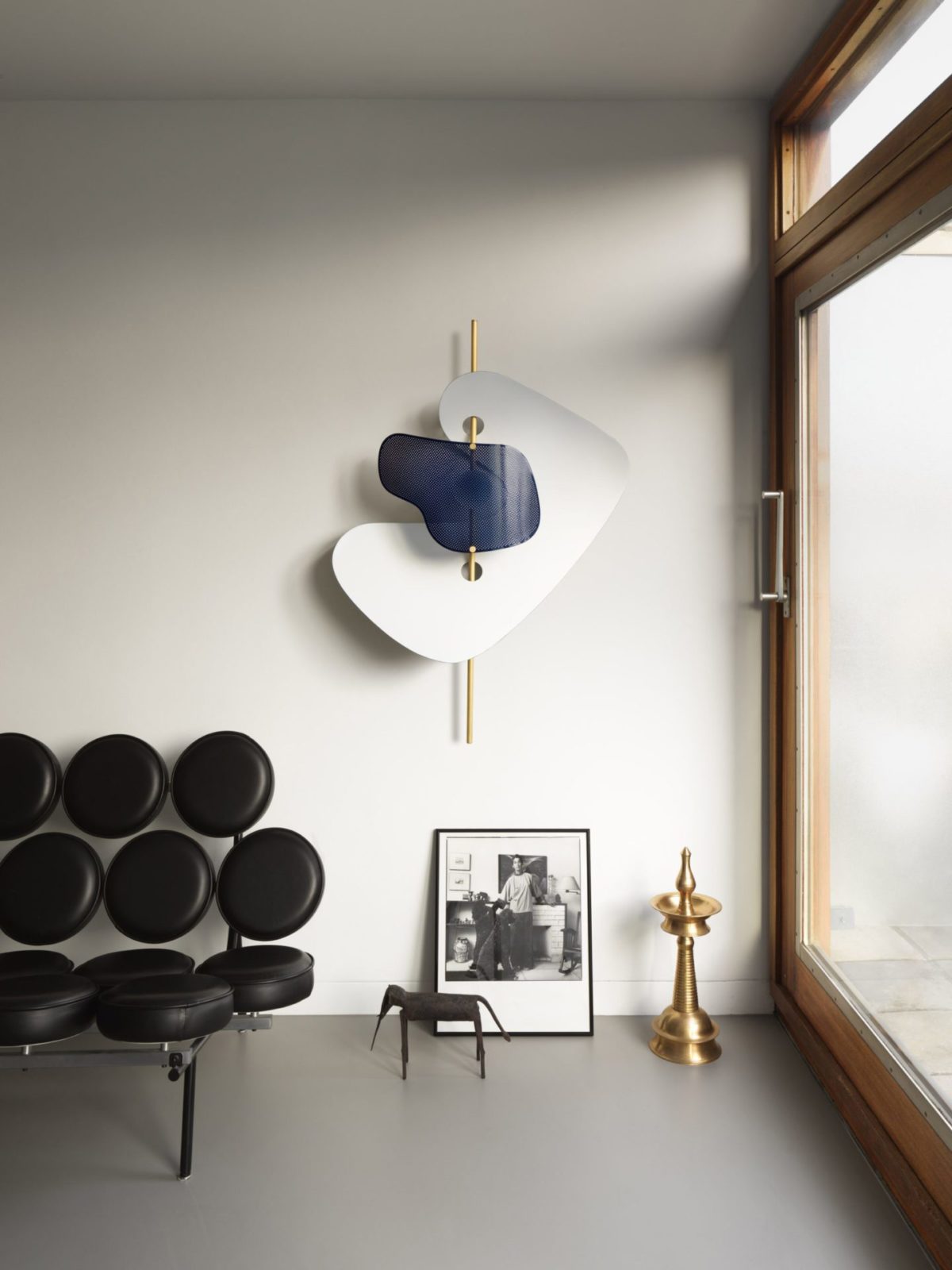 modern-sculptural-led-wall-sconce-blue-and-white-marble-artistic-organic-wall-light