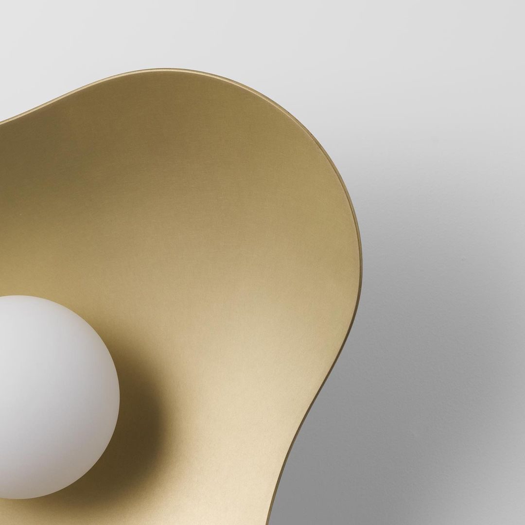 modern-sculptural-led-wall-sconce-blue-and-white-marble-artistic-organic-wall-light