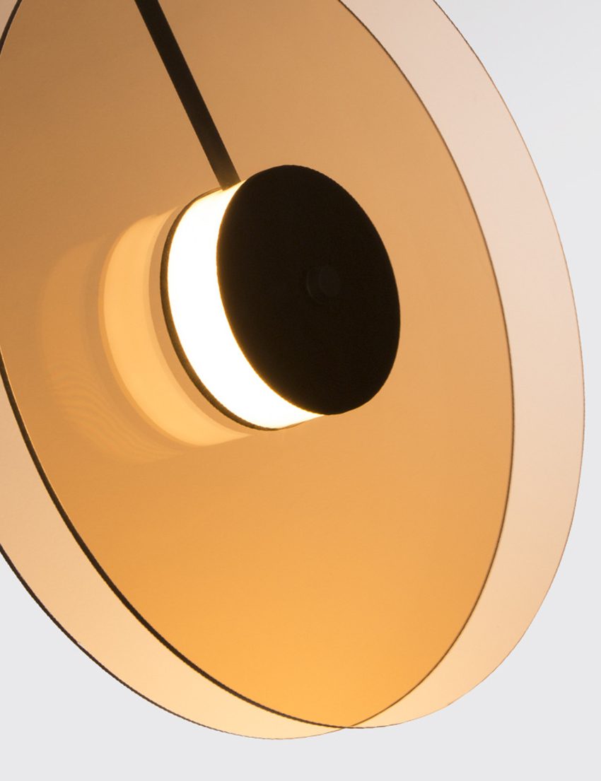 modern-eclipse-metalized-glass-disc-pendant-lamp-with-brass-details-and-soft-integrated-led-lighting
