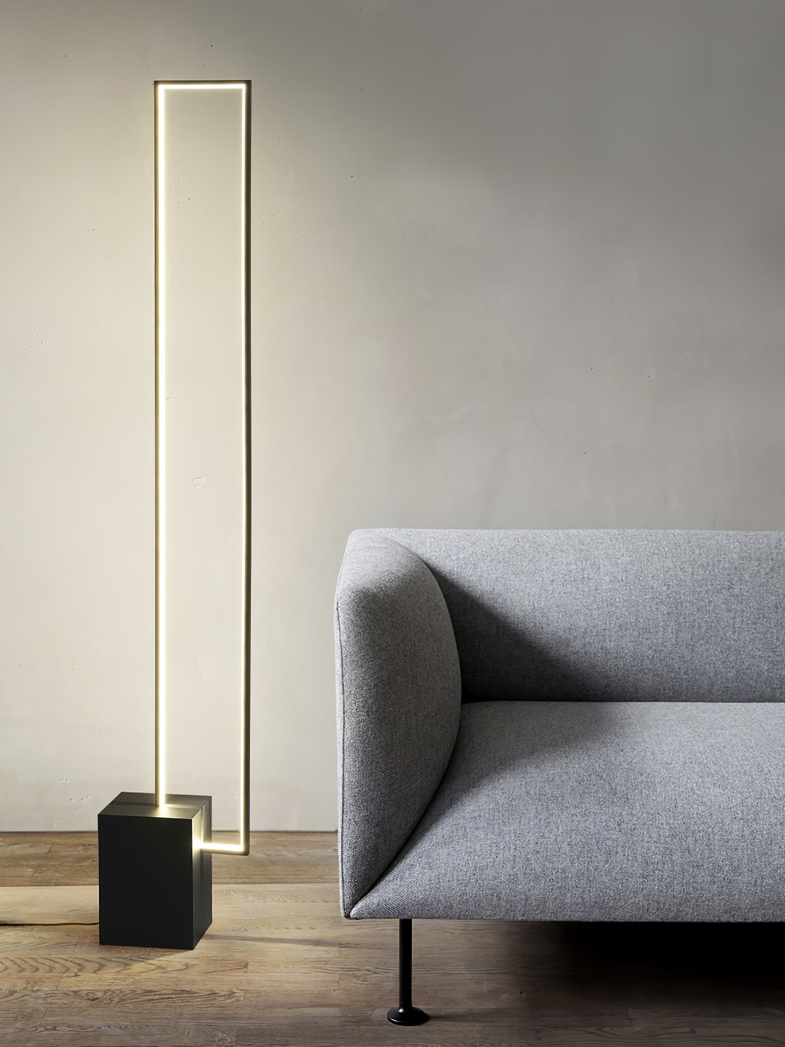 Minimalist Linear LED Standing Floor Lamp for Modern Living Room and Bedroom Reading