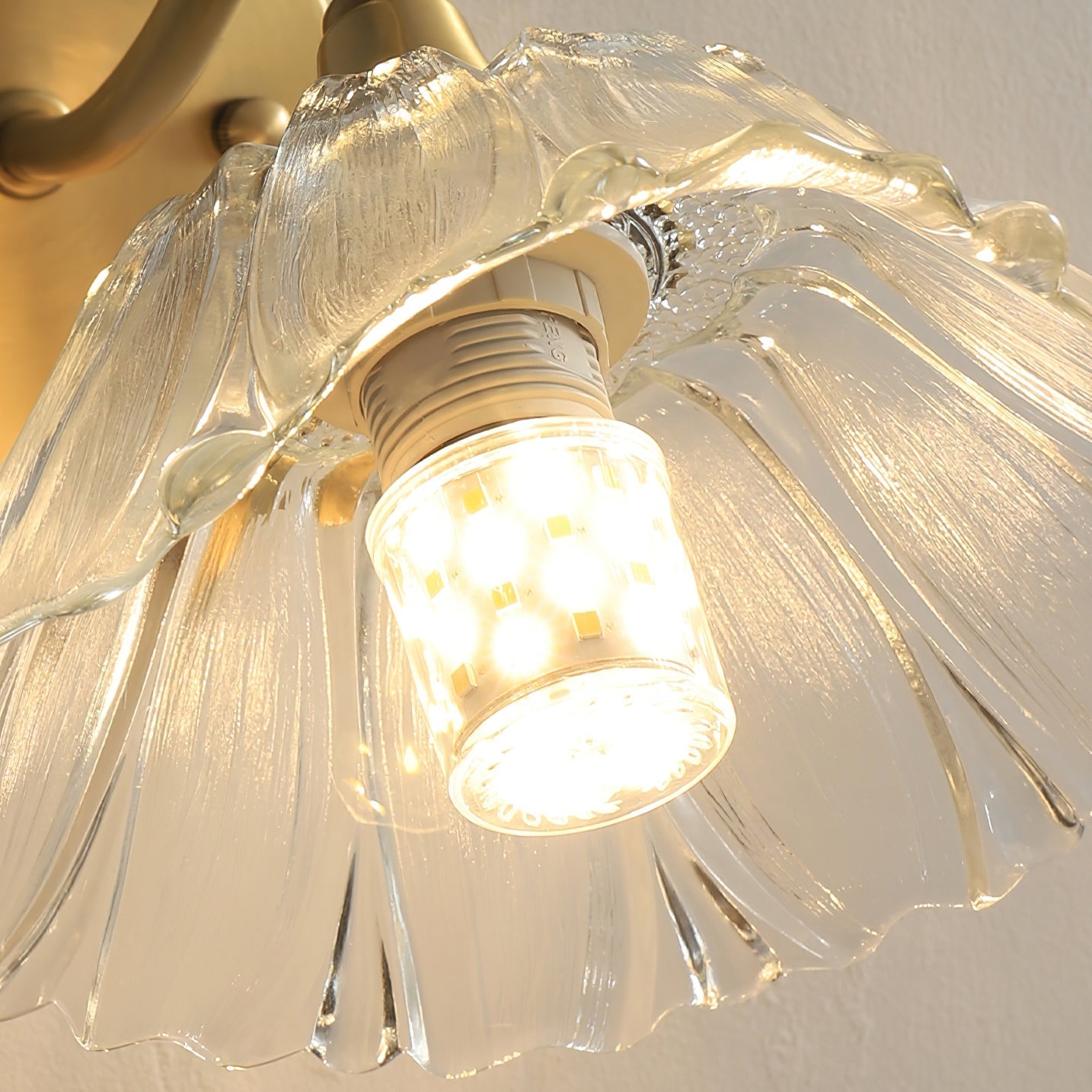 ercole-lily-shaped-mid-century-brass-and-glass-wall-sconce-lighting-fixture