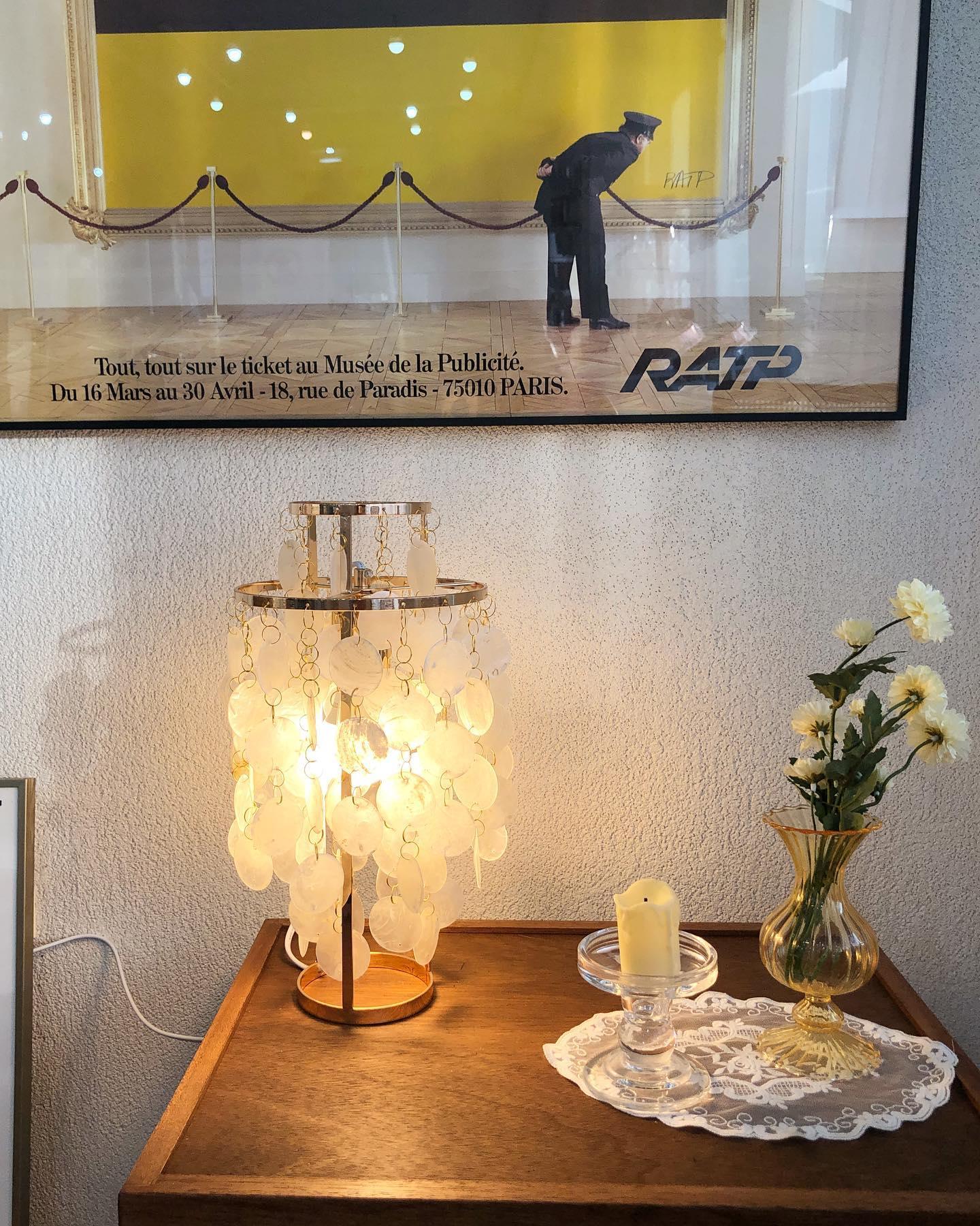 Natural Mother of Pearl Shell Table Lamp Round Coastal Bedside Light for Modern Interiors