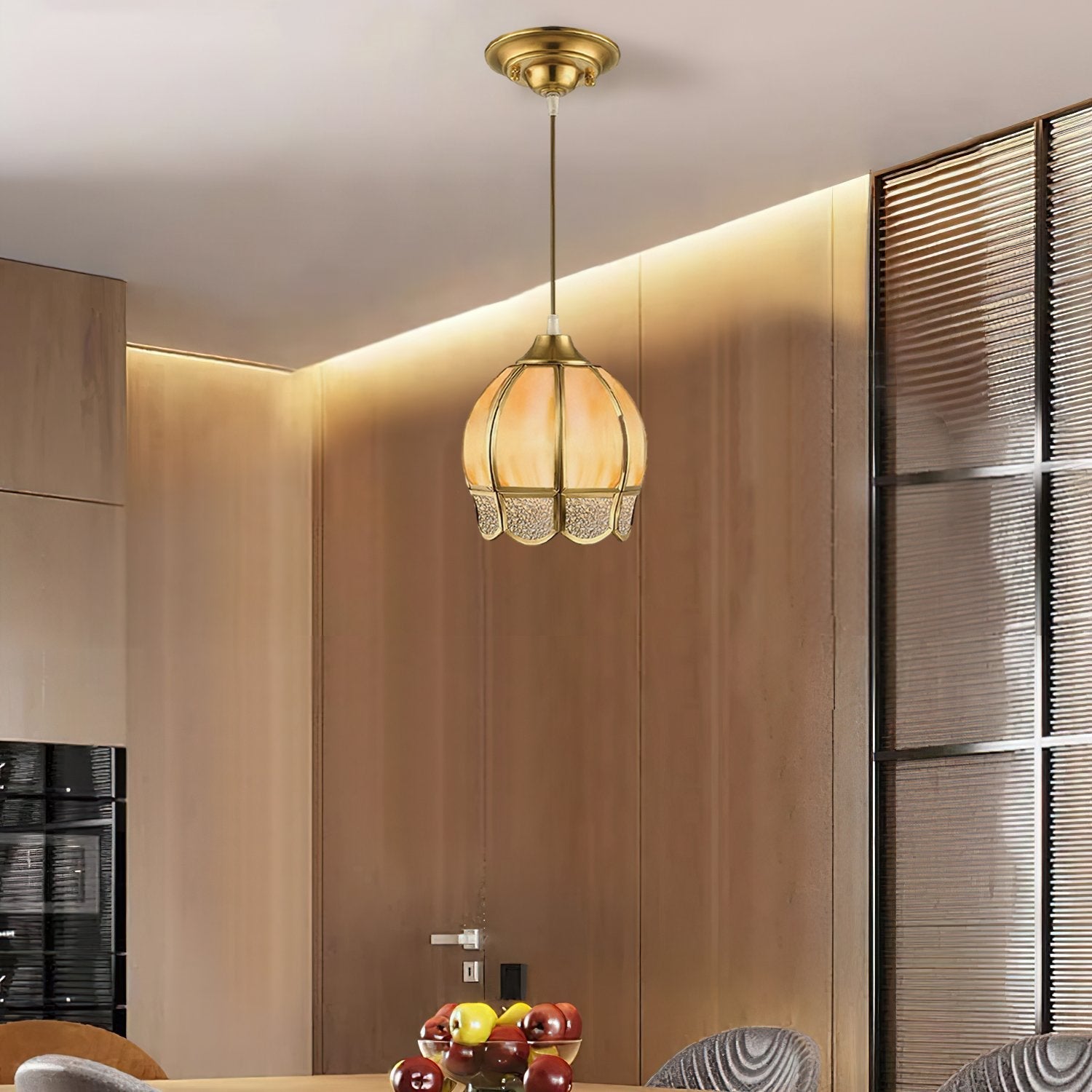 antique-style-flower-shaped-brass-pendant-light-with-gold-corrugated-glass-shade
