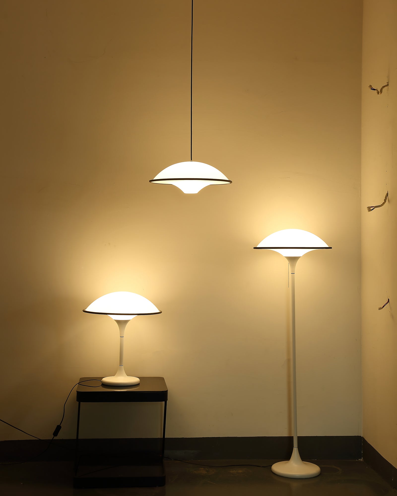 Fontana Modern Standing Lamp with Saucer Shade and Metal Pole for Ambient Lighting