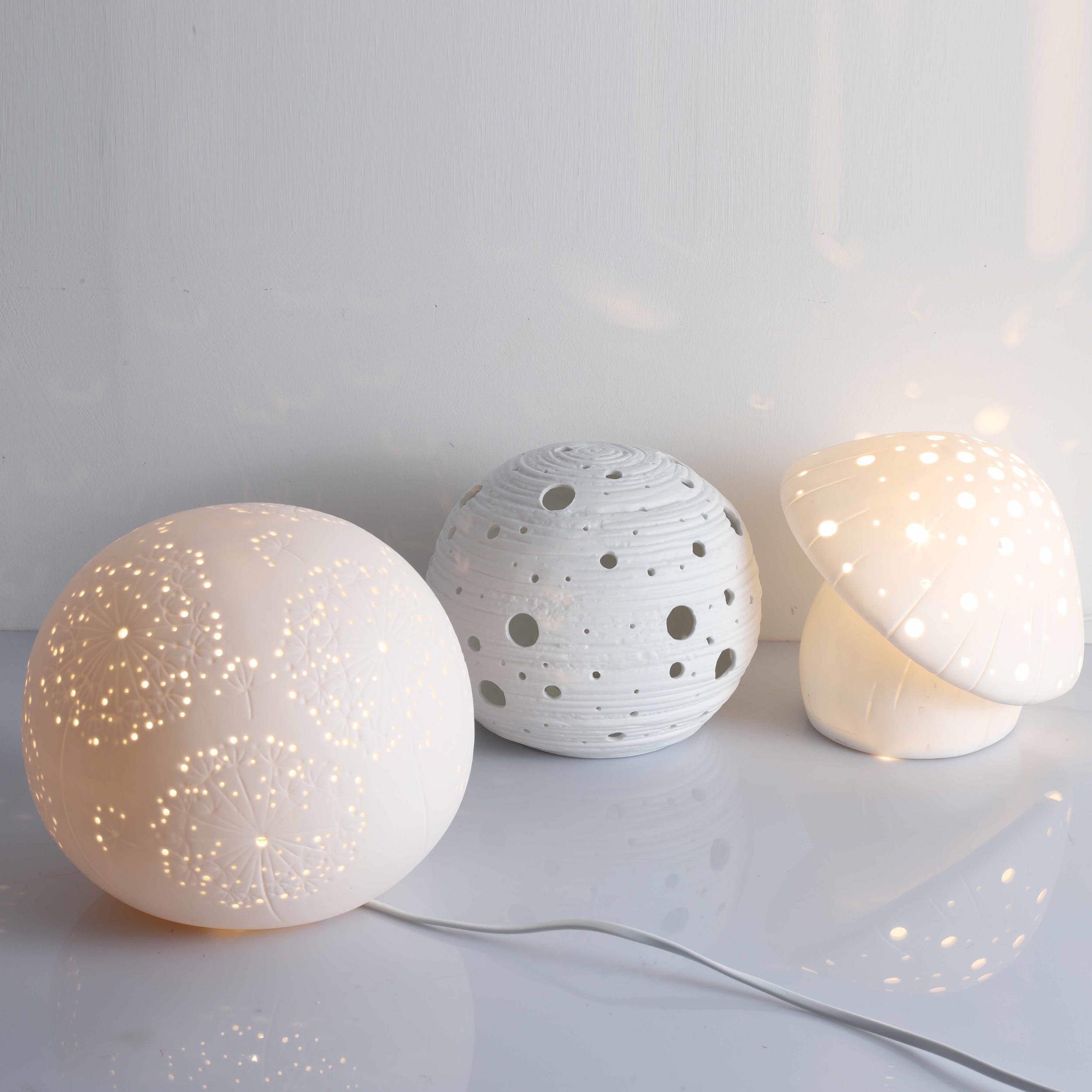 Modern Fungo White Ceramic Mushroom Table Lamp for Bedroom and Elegant Office Lighting Decor
