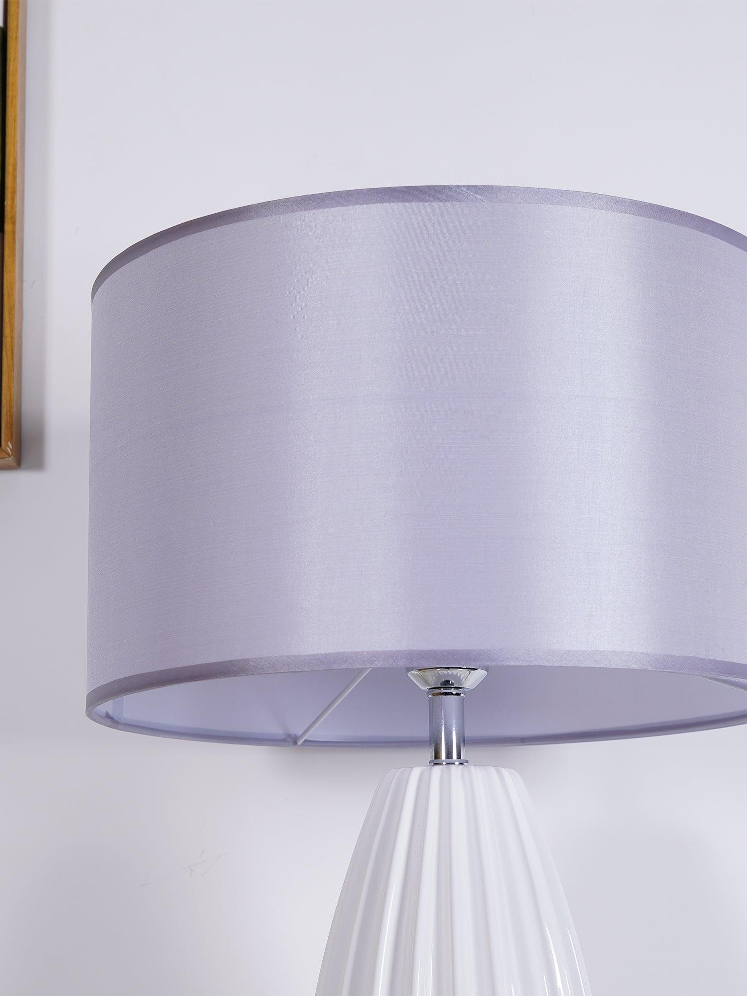Elegant Fluted Ceramic Table Lamp with Linen Shade and Ribbed Body for Modern Nightstands