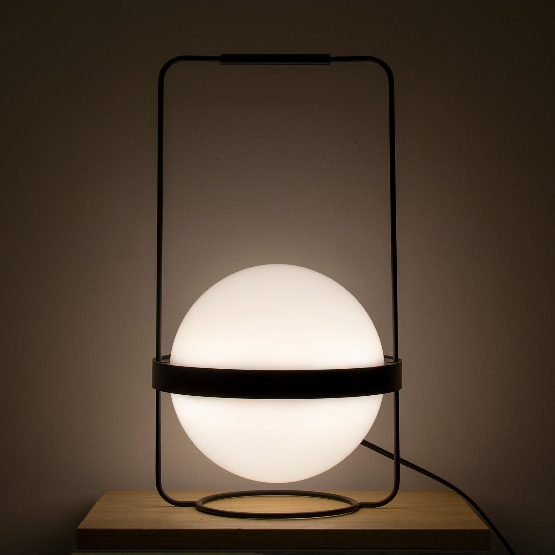 Modern Minimalist LED Table Lamp with Spherical Acrylic Diffuser for Bedside and Office