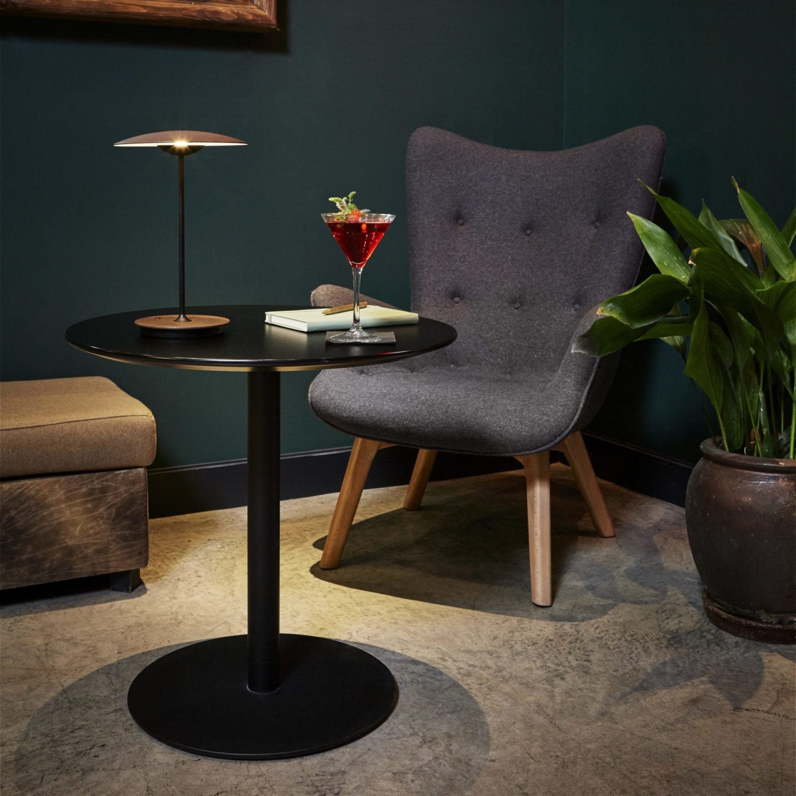 Contemporary Minimalist Woodgrain LED Table Lamp for Modern Office and Bedside