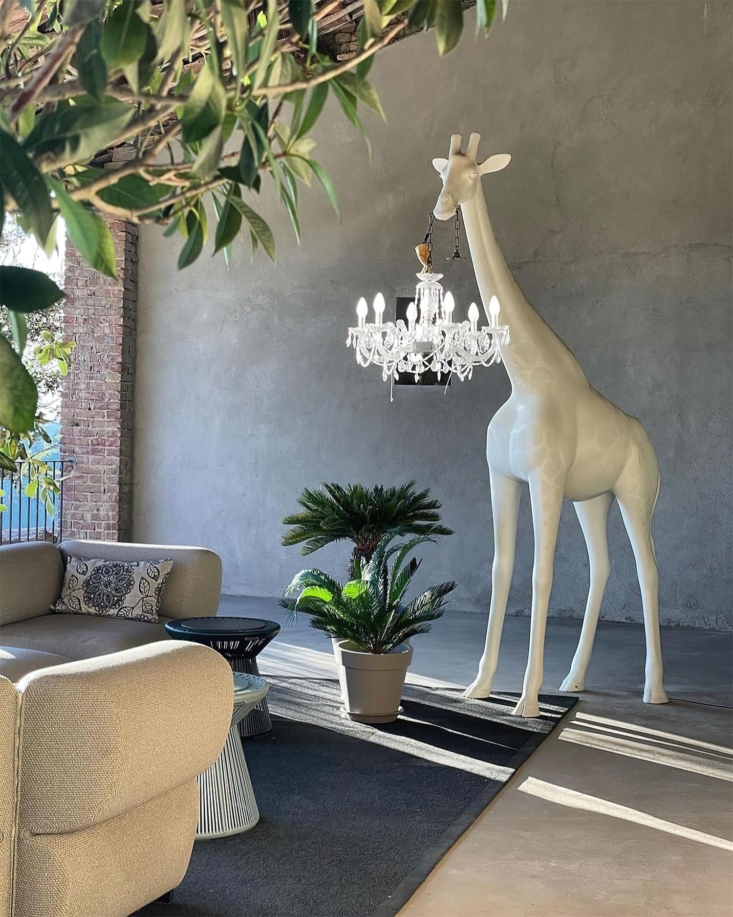giraffe-sculpture-floor-lamp-with-crystal-chandelier-luxury-animal-floor-light
