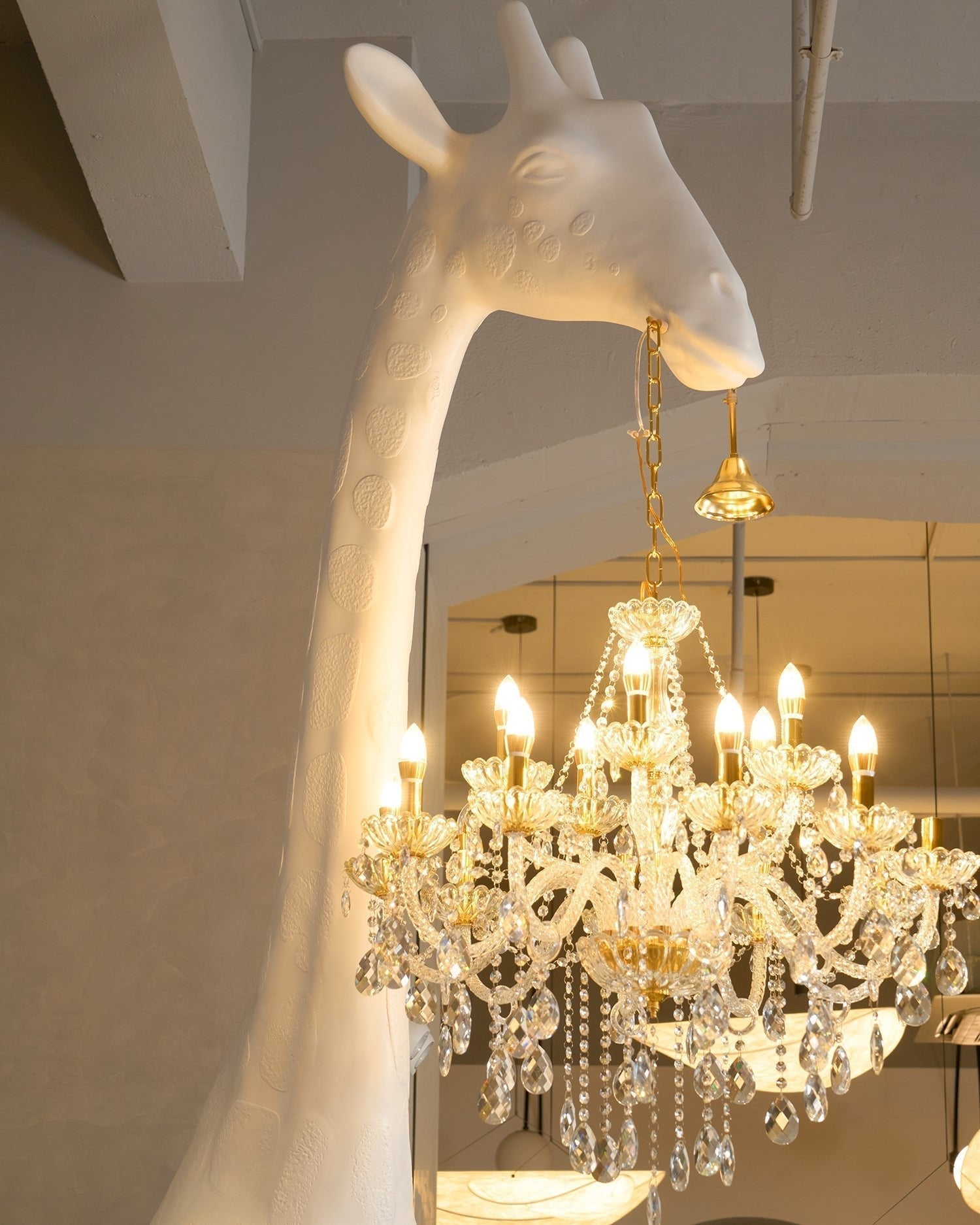 giraffe-sculpture-floor-lamp-with-crystal-chandelier-luxury-animal-floor-light