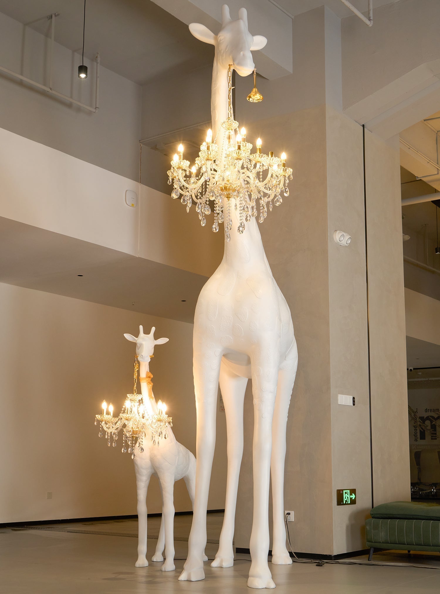 giraffe-sculpture-floor-lamp-with-crystal-chandelier-luxury-animal-floor-light