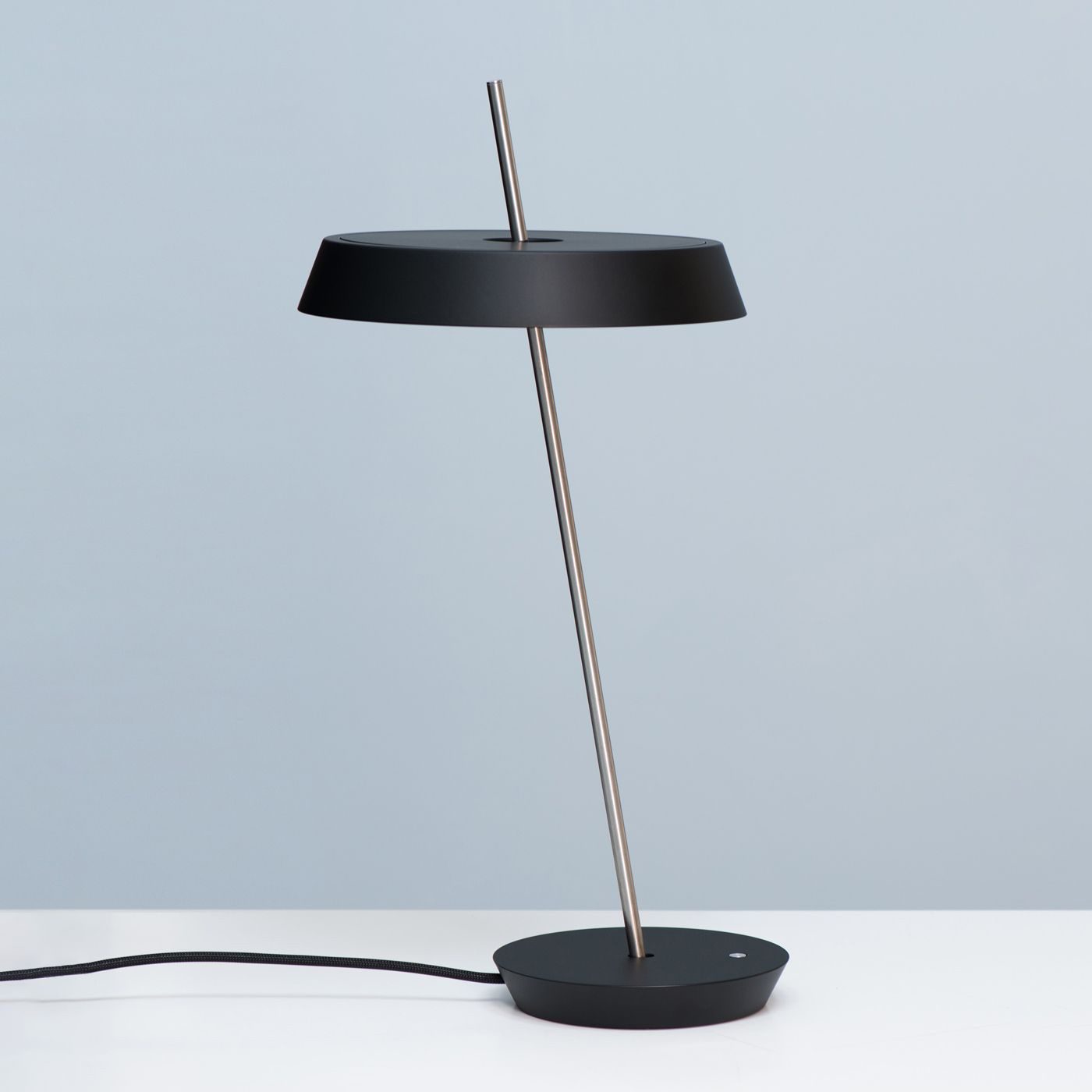 modern-giro-minimalist-led-desk-lamp-with-adjustable-dual-tilt-and-touch-dimming
