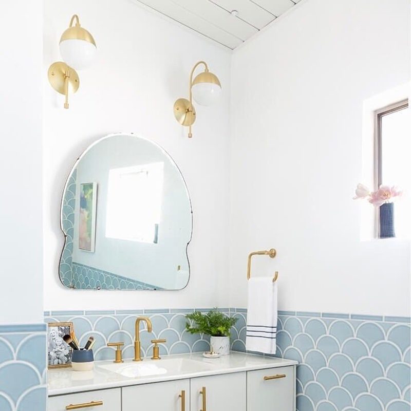 elegant-opaque-glass-globe-wall-sconce-with-brass-finish-modern-indoor-lighting-for-bedrooms-and-living-rooms