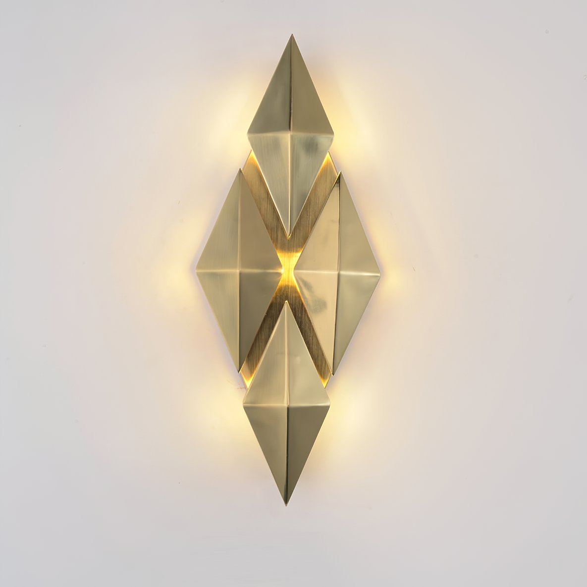 modern-golden-honeycomb-led-wall-sconce-with-gold-finish-geometric-design-for-luxury-interior-decor
