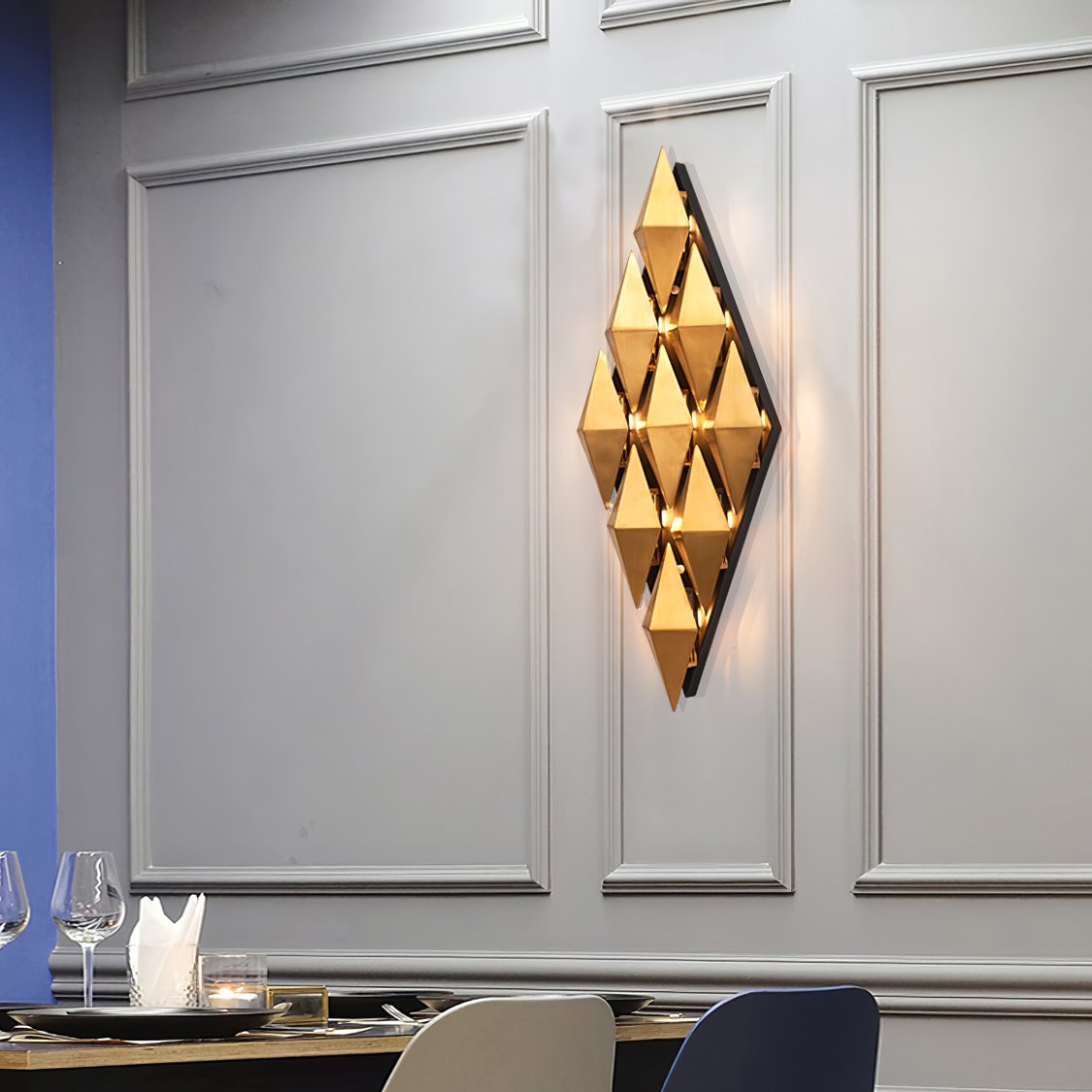modern-golden-honeycomb-led-wall-sconce-with-gold-finish-geometric-design-for-luxury-interior-decor