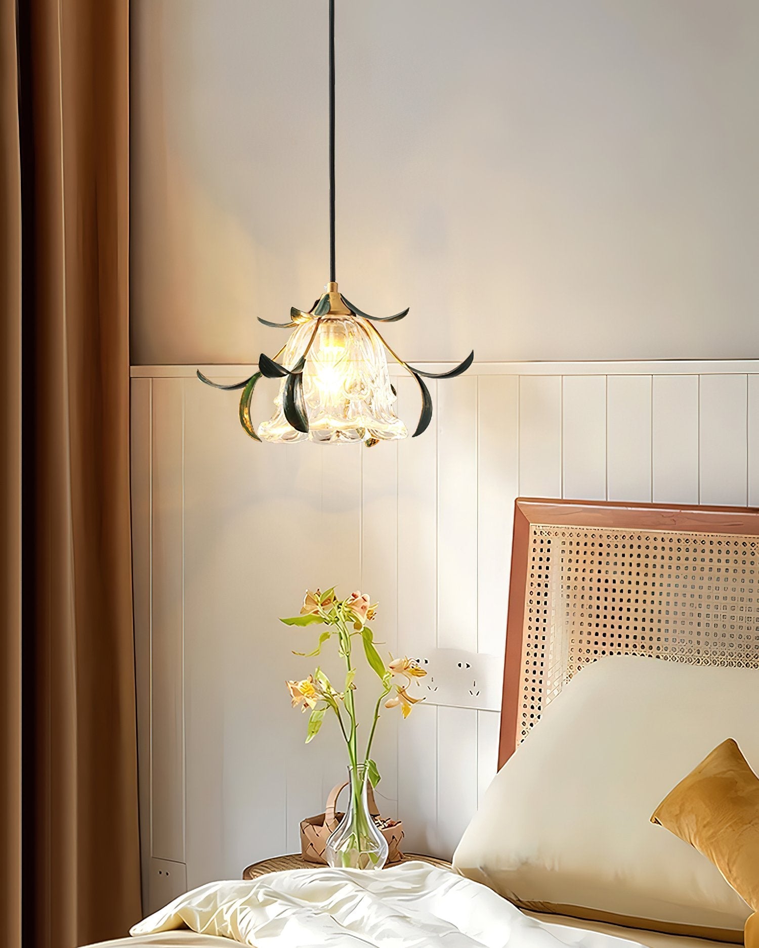 vintage-nature-inspired-green-leaf-floral-pendant-light-with-glass-flower-shade